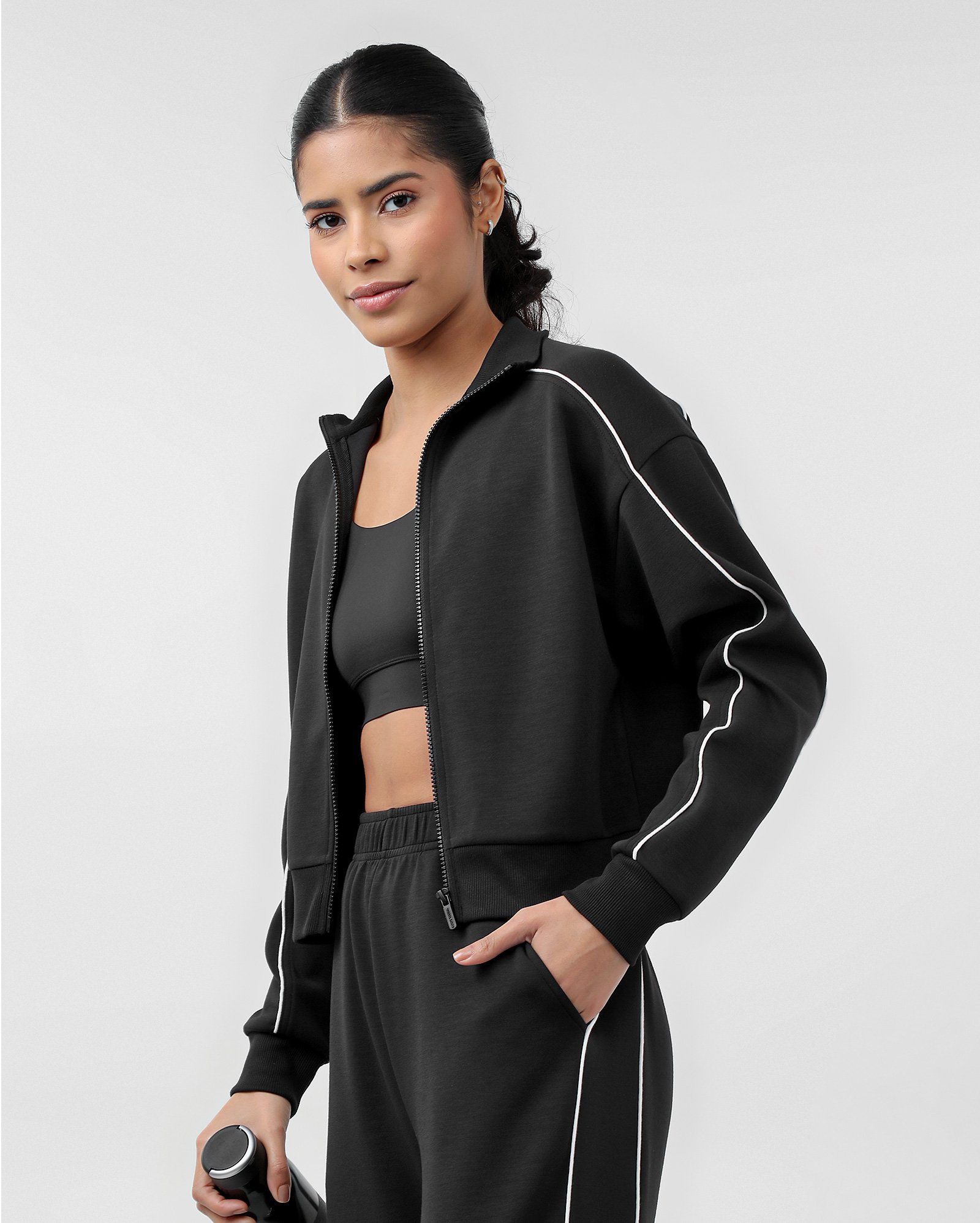 Jaqueta esportiva feminina Soft Scuba gola alta e zíper - Preto | BodyWork by Riachuelo