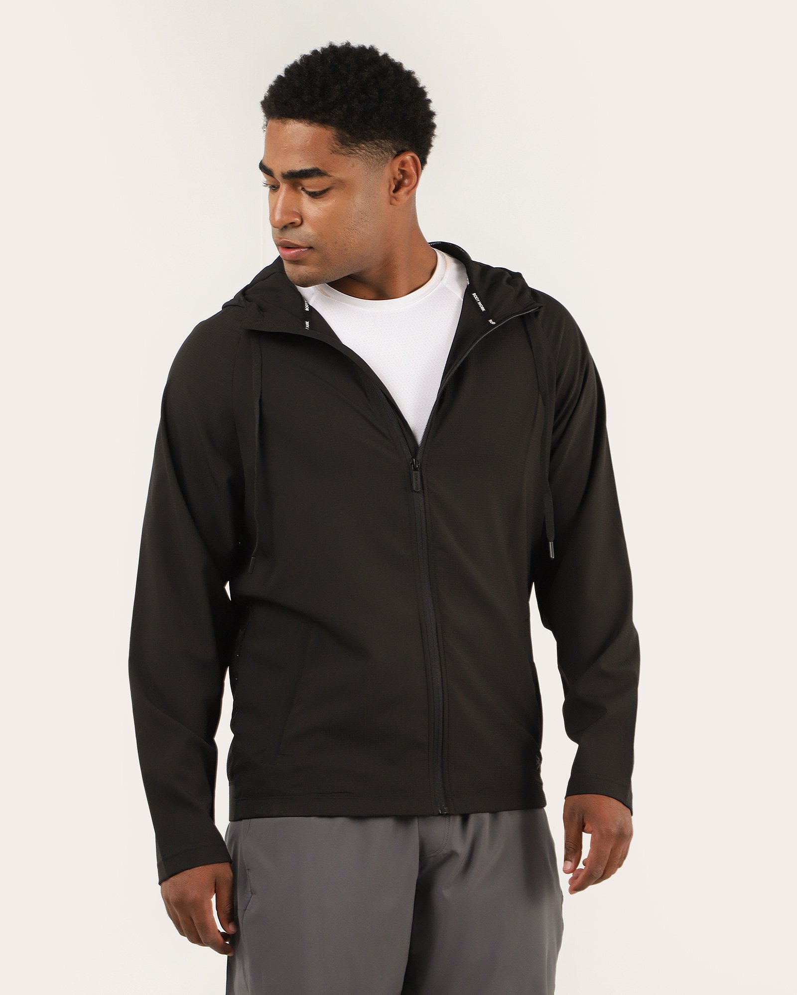 Jaqueta esportiva masculina running com capuz - Preto | BodyWork by Riachuelo