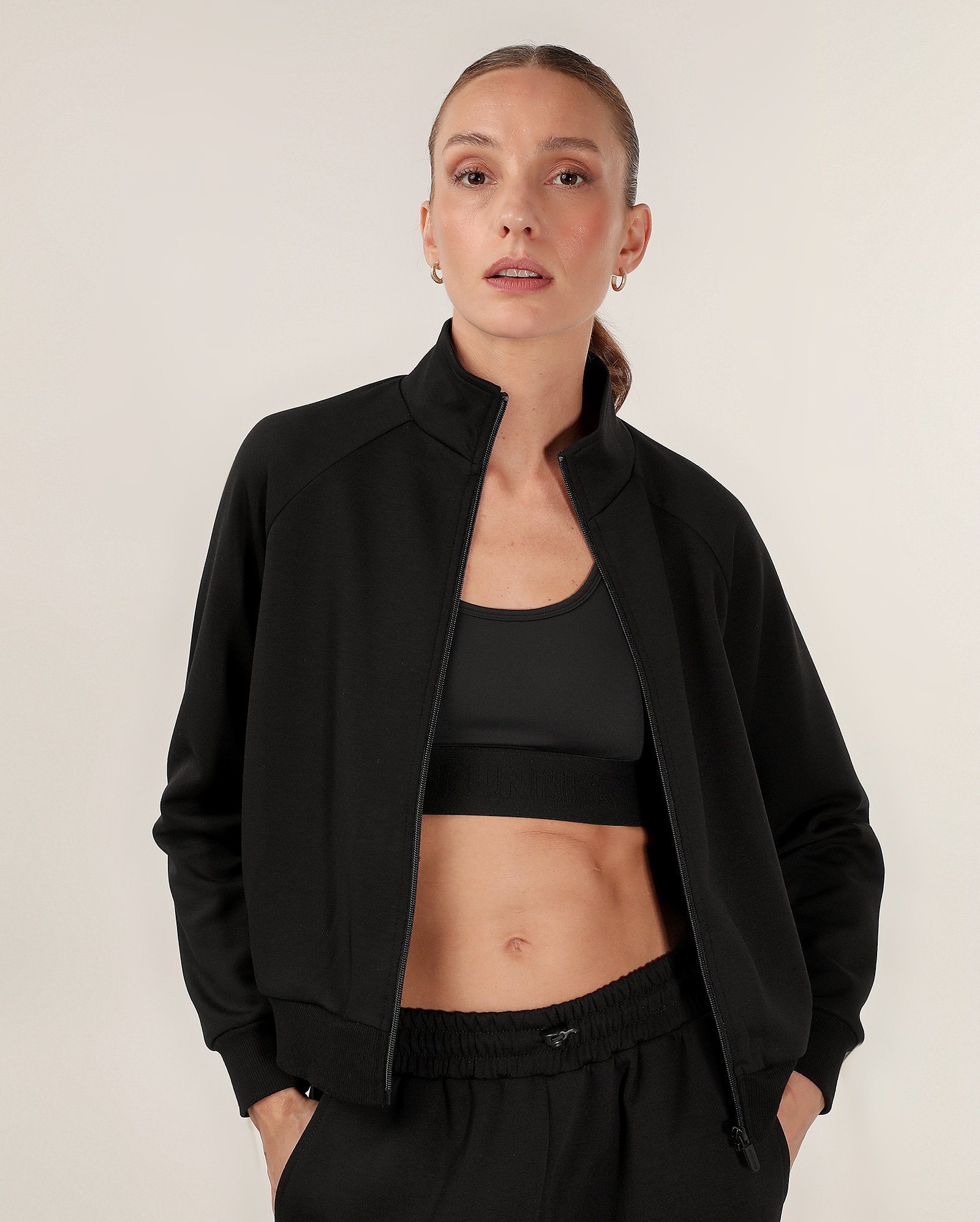 Jaqueta esportiva feminina Soft Scuba gola alta - Preto | BodyWork by Riachuelo