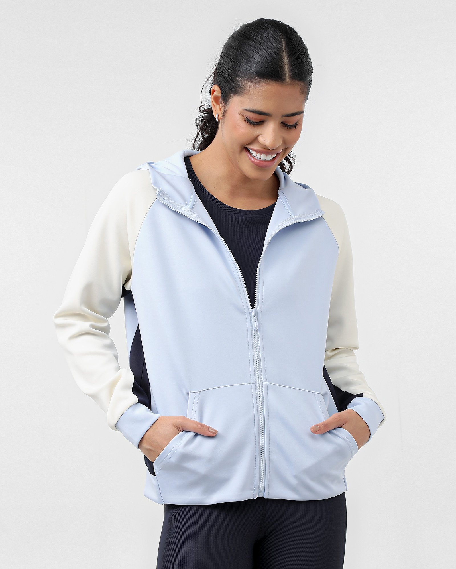 Jaqueta esportiva feminina com recortes azul | BodyWork by Riachuelo