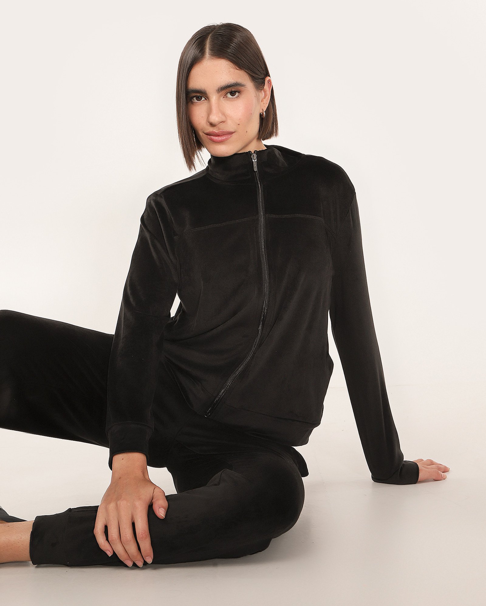 Jaqueta esportiva feminina em plush - Preto | BodyWork by Riachuelo