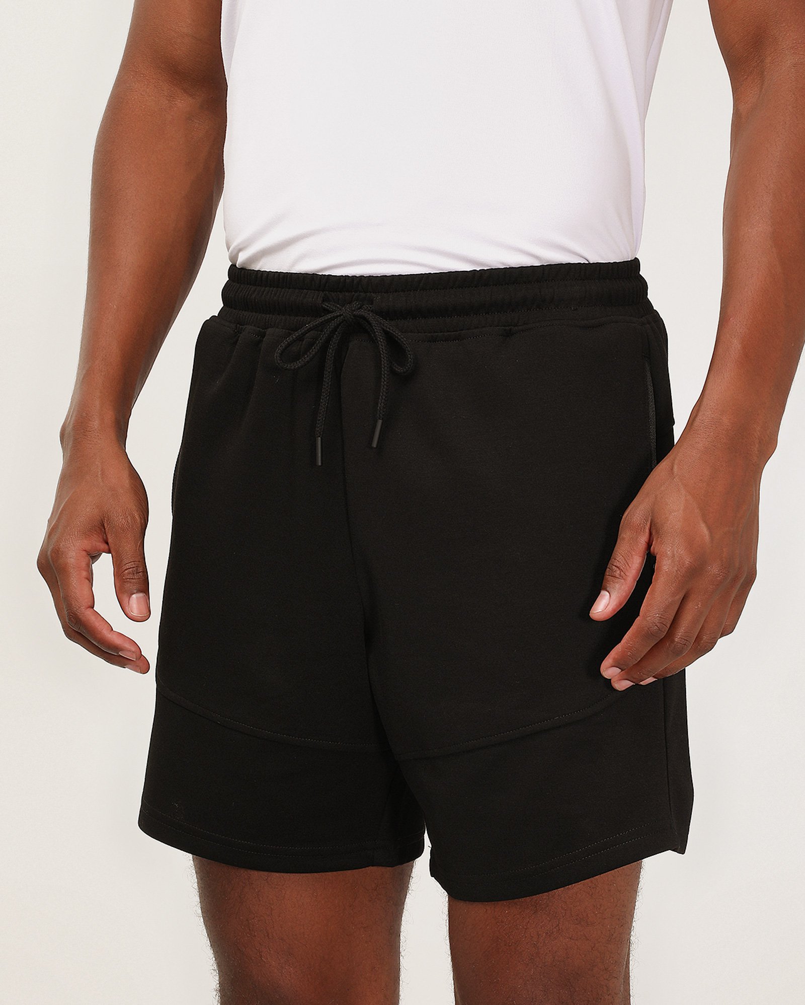 Bermuda de moletom masculina Scuba com cós elástico e bolso - Preto | BodyWork