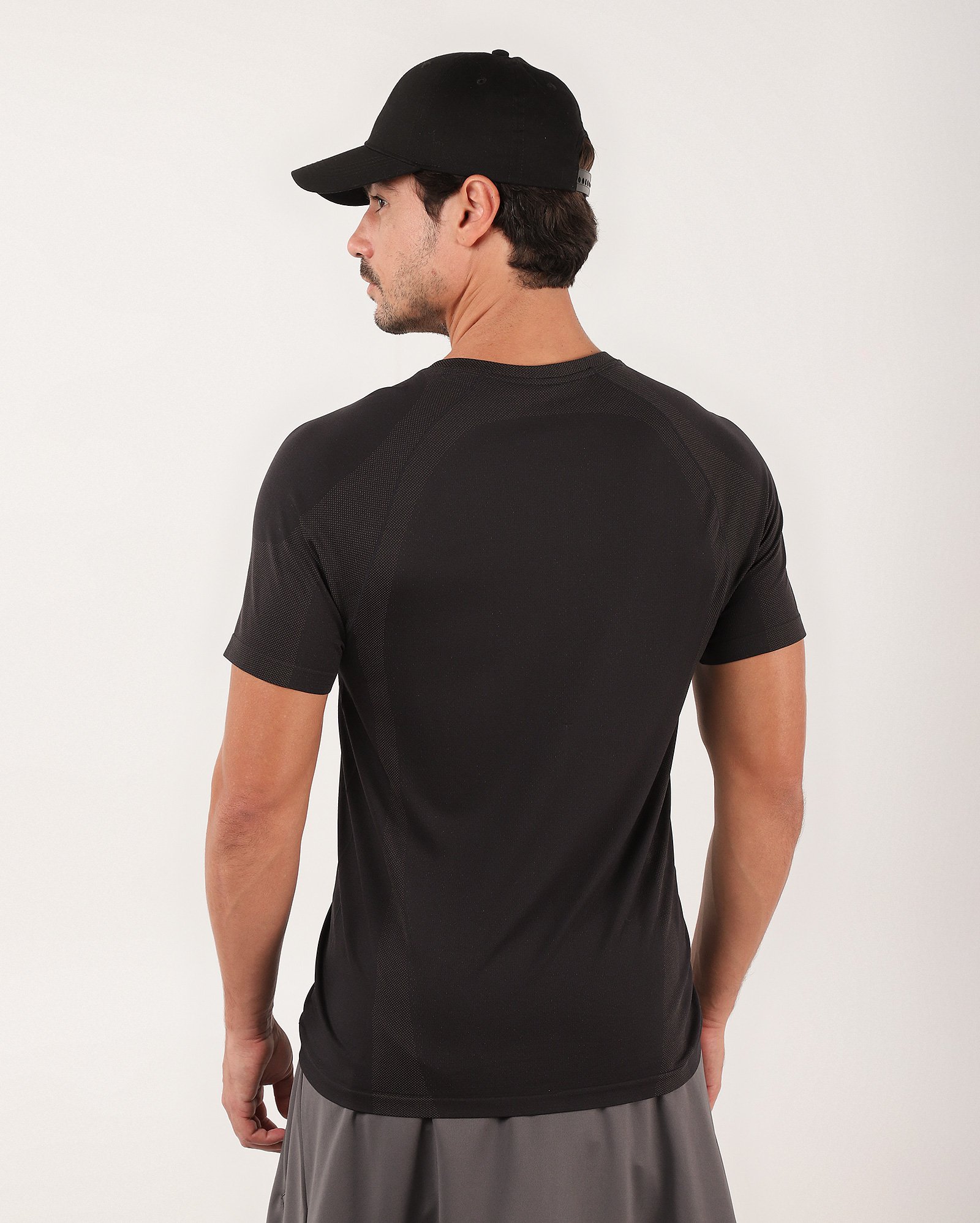 Camiseta masculina de treino sem costura preta | BodyWork by Riachuelo
