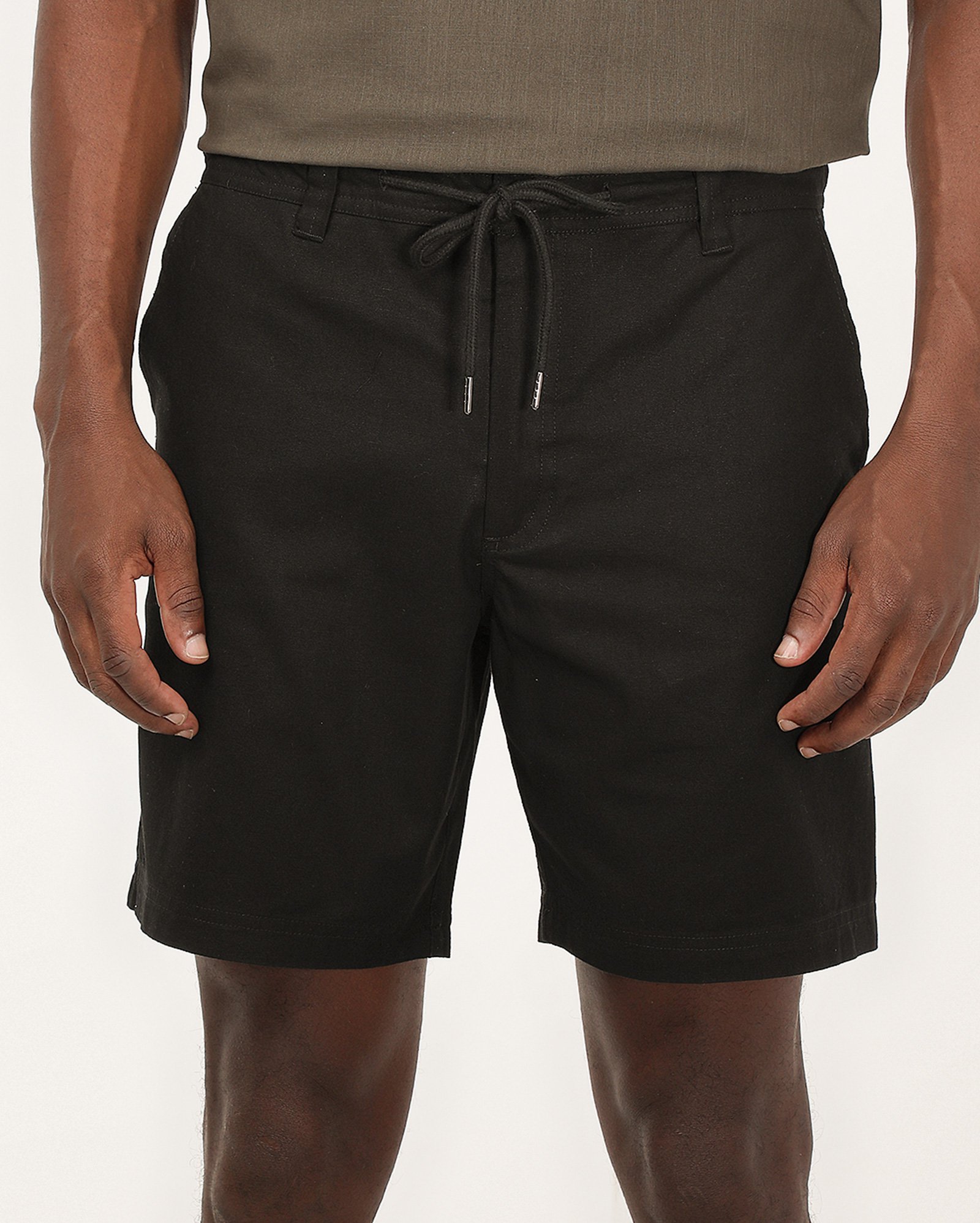 Bermuda masculina regular com linho preto | Original by Riachuelo