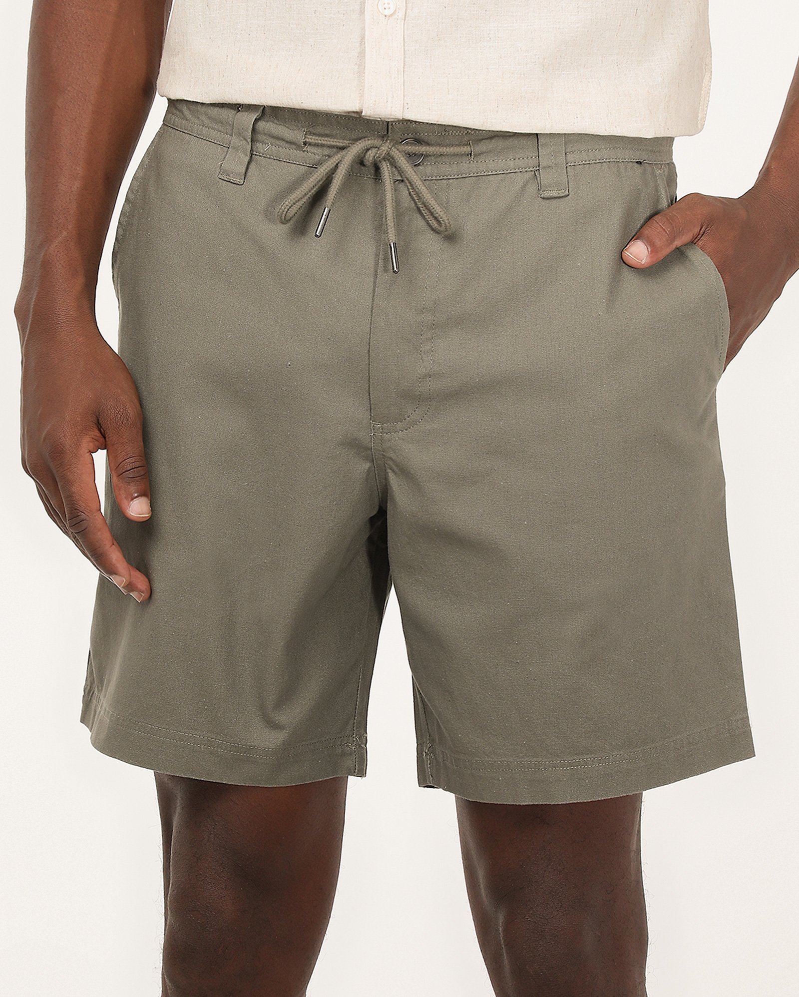 Bermuda masculina regular com linho verde | Original by Riachuelo