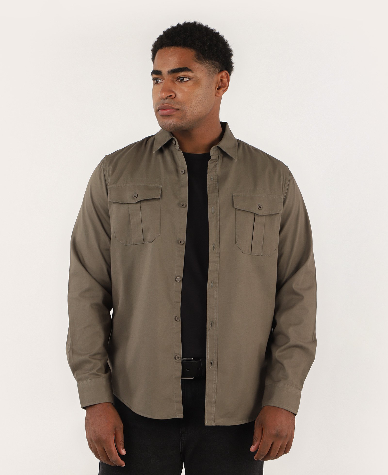 Camisa masculina regular com bolso cargo - Verde Musgo