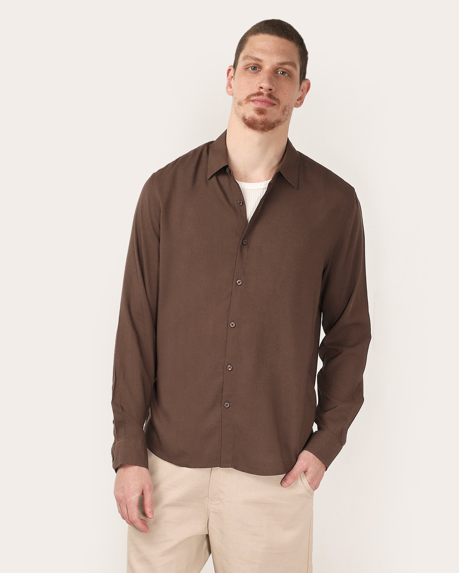 Camisa masculina em viscolinho regular manga longa marrom | Original by Riachuelo