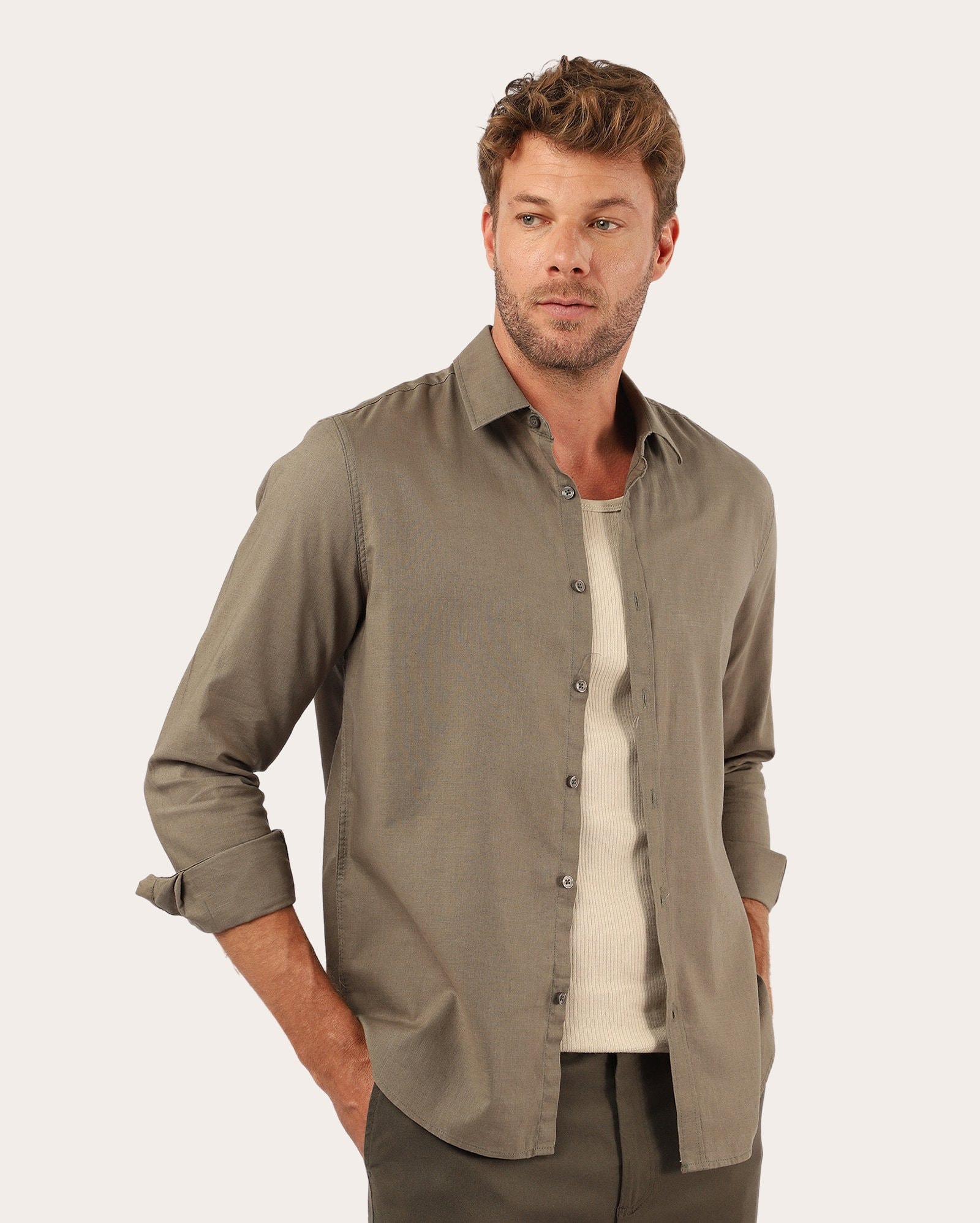 Camisa masculina regular manga longa com linho - Verde Musgo