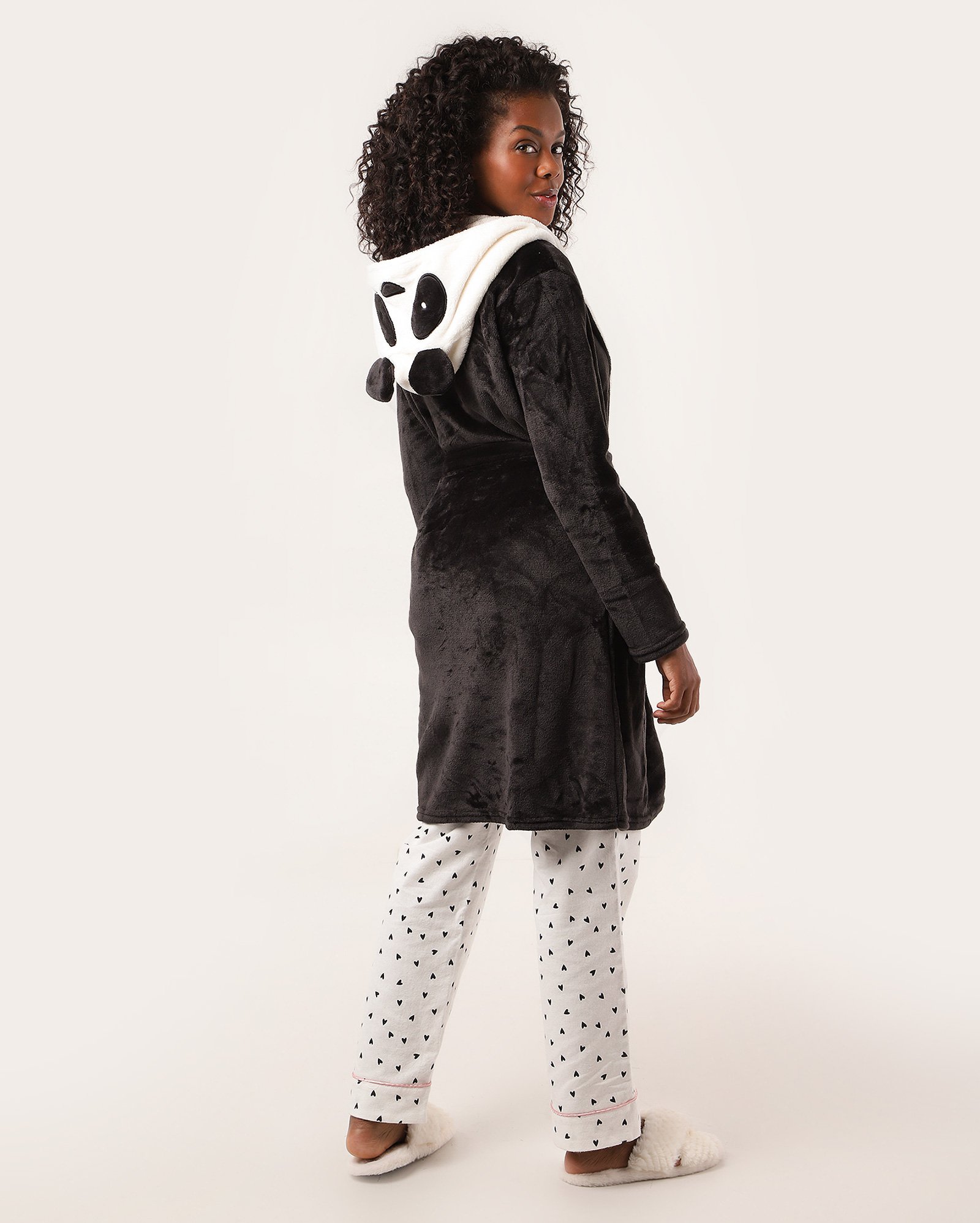 Robe feminino fleece com amarração e capuz panda preto | Riachuelo