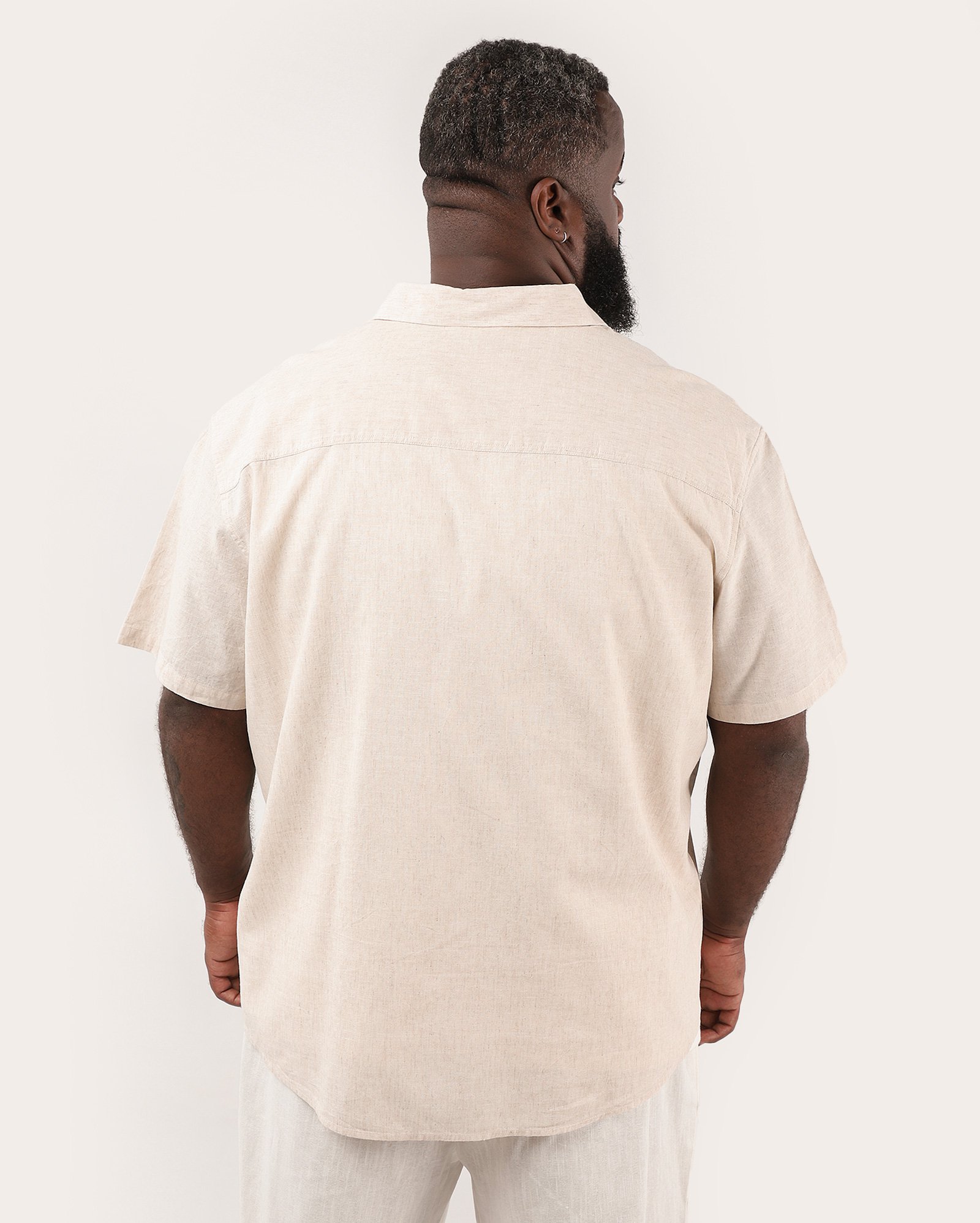 Camisa plus size masculina regular em linho - Bege Claro