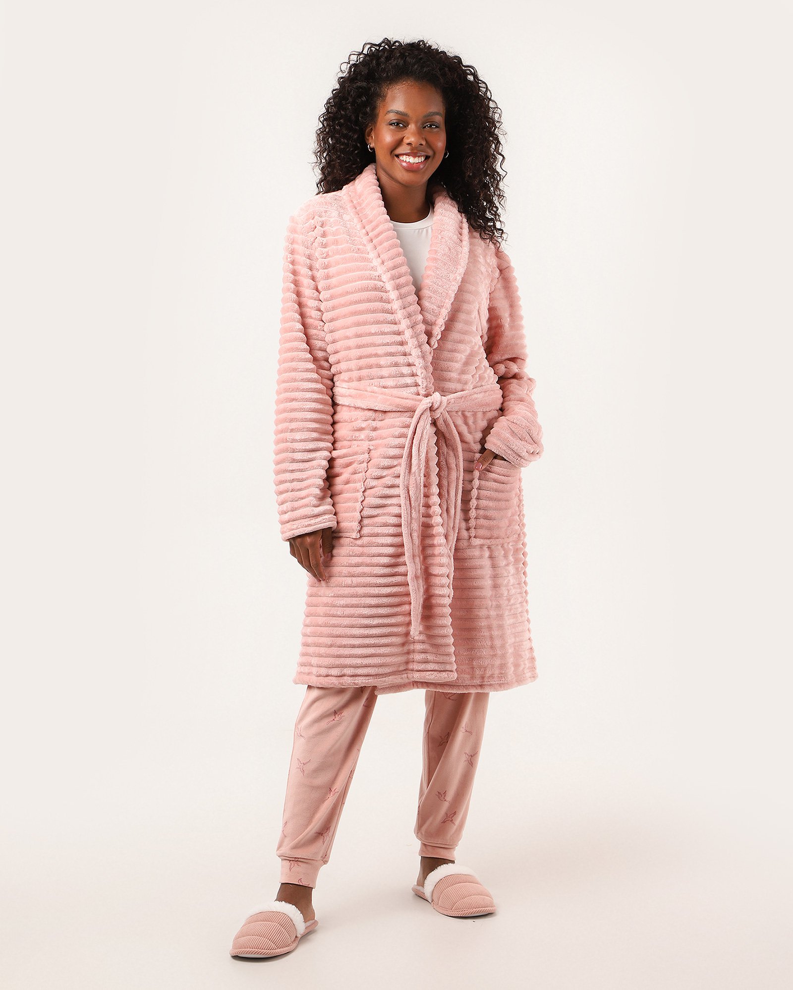 Robe feminino fleece texturizado com bolsos rosa | Riachuelo