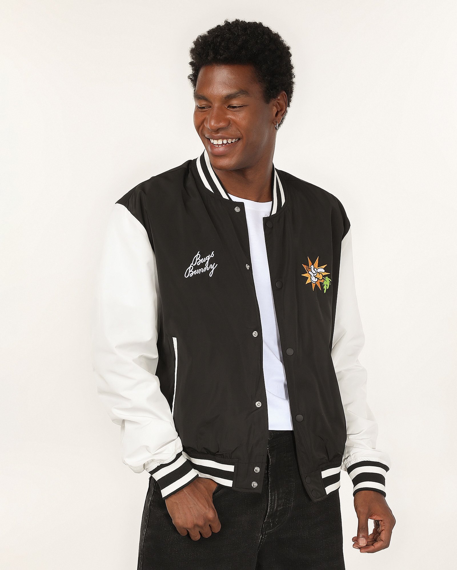 Jaqueta masculina relaxed college Pernalonga Looney Tunes preta | Warner Bros.