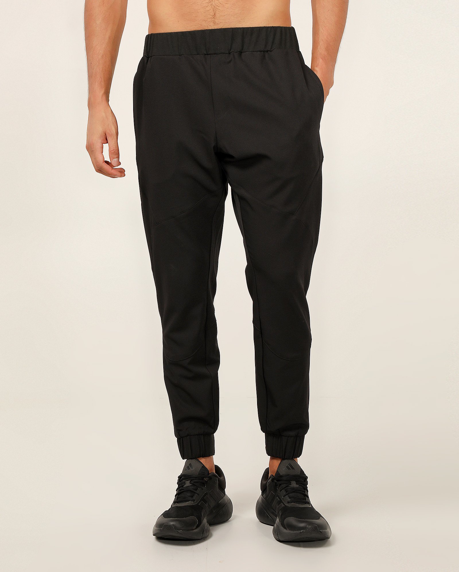 Calça masculina de treino com zíper no bolso preta | BodyWork by Riachuelo