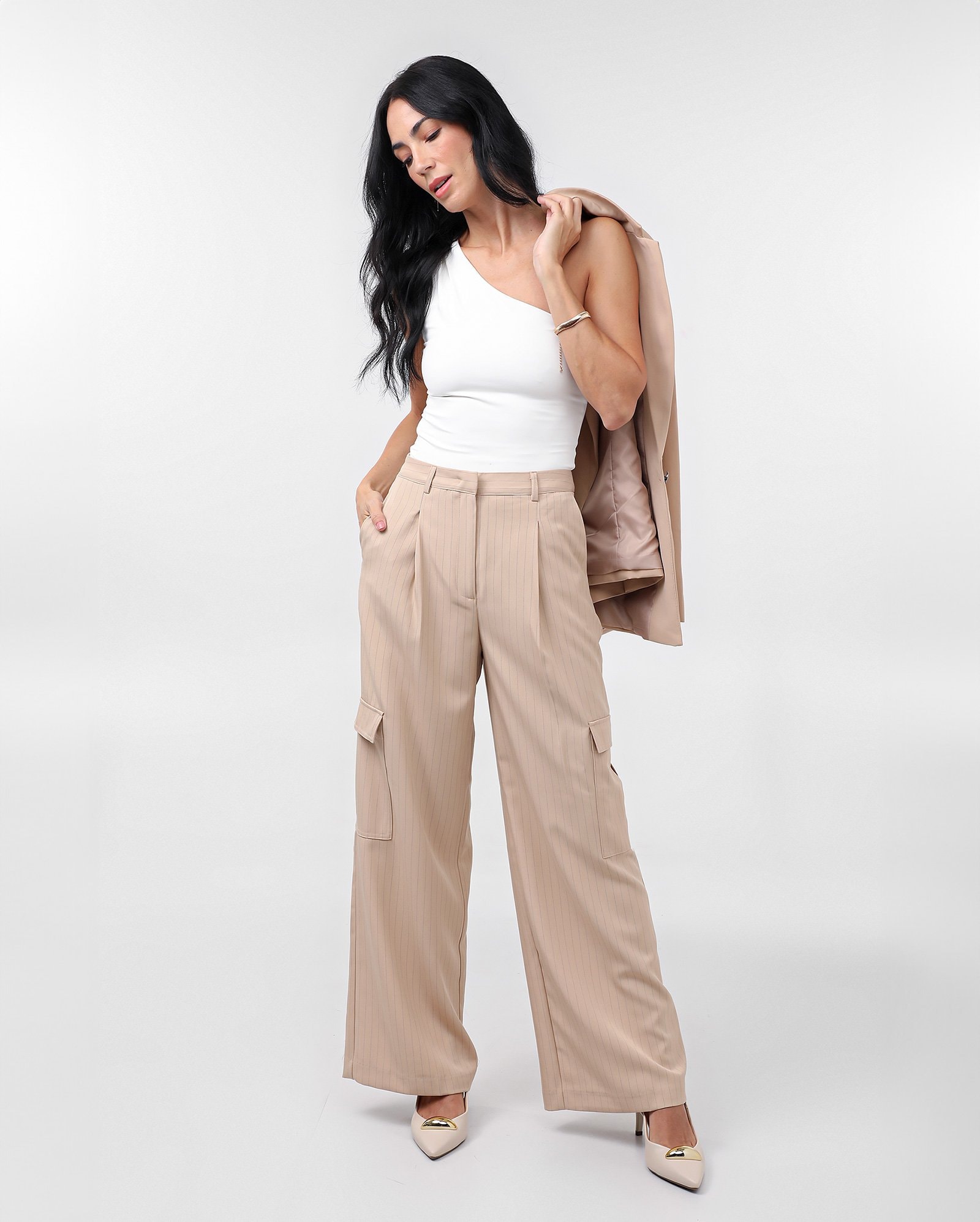 Riachuelo Calça feminina reta com bolsos cargo risca de giz