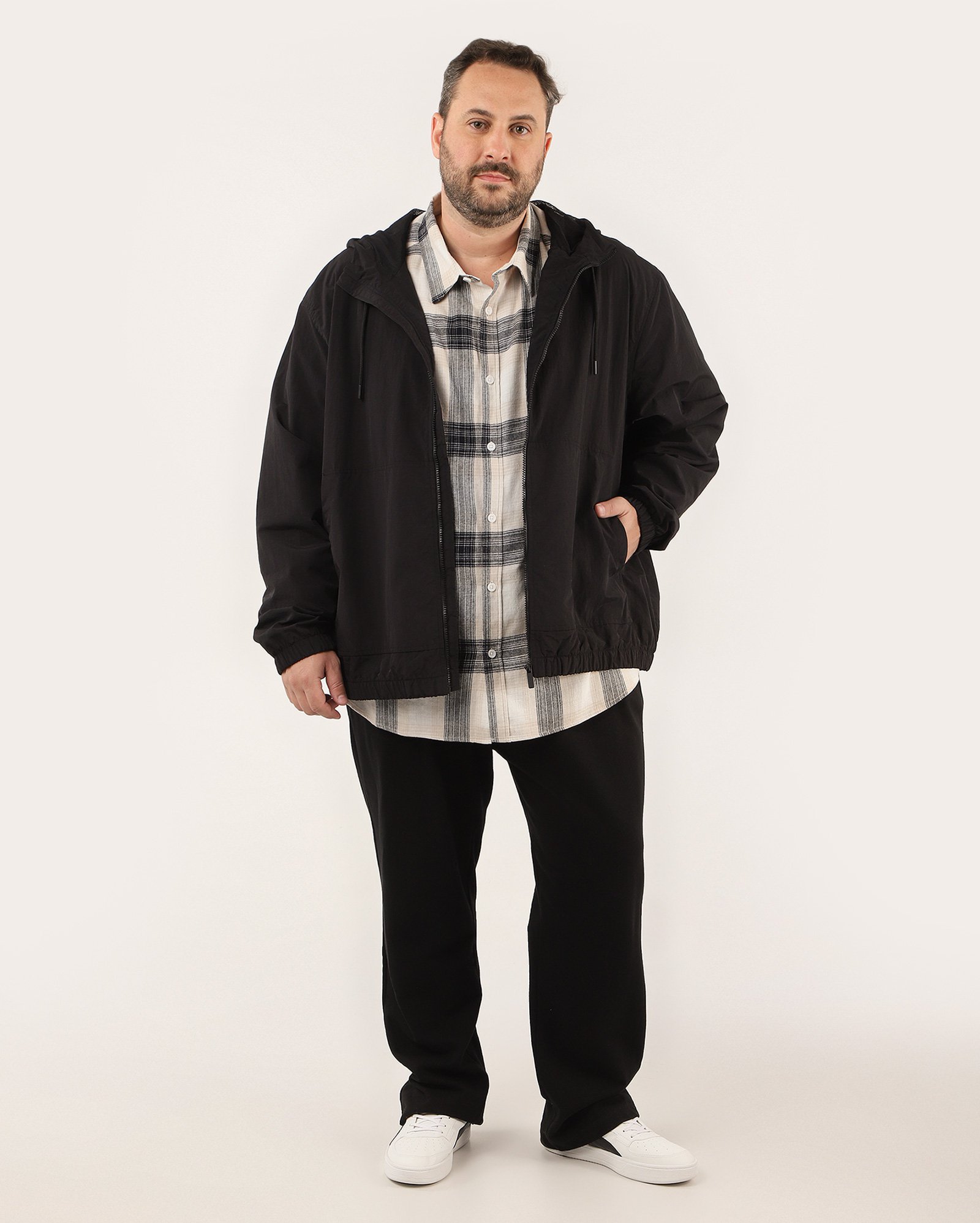 Jaqueta plus size masculina em poliamida com capuz preta | Original Plus by Riachuelo