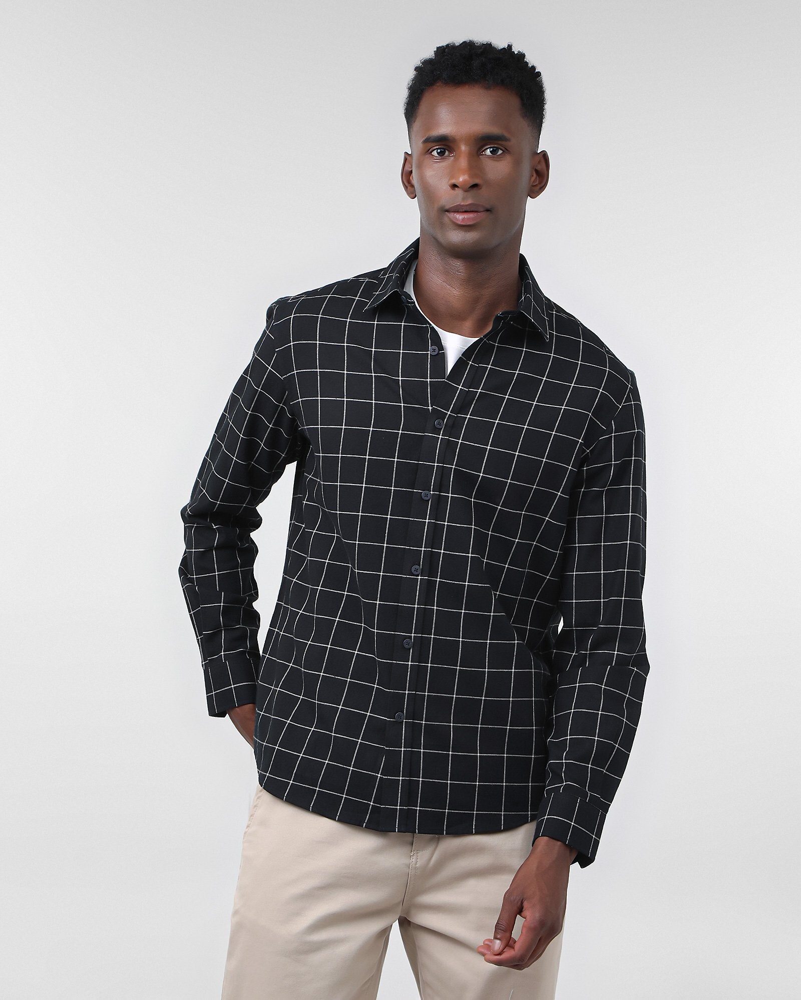 Camisa masculina slim estampa xadrez preta — foto 4
