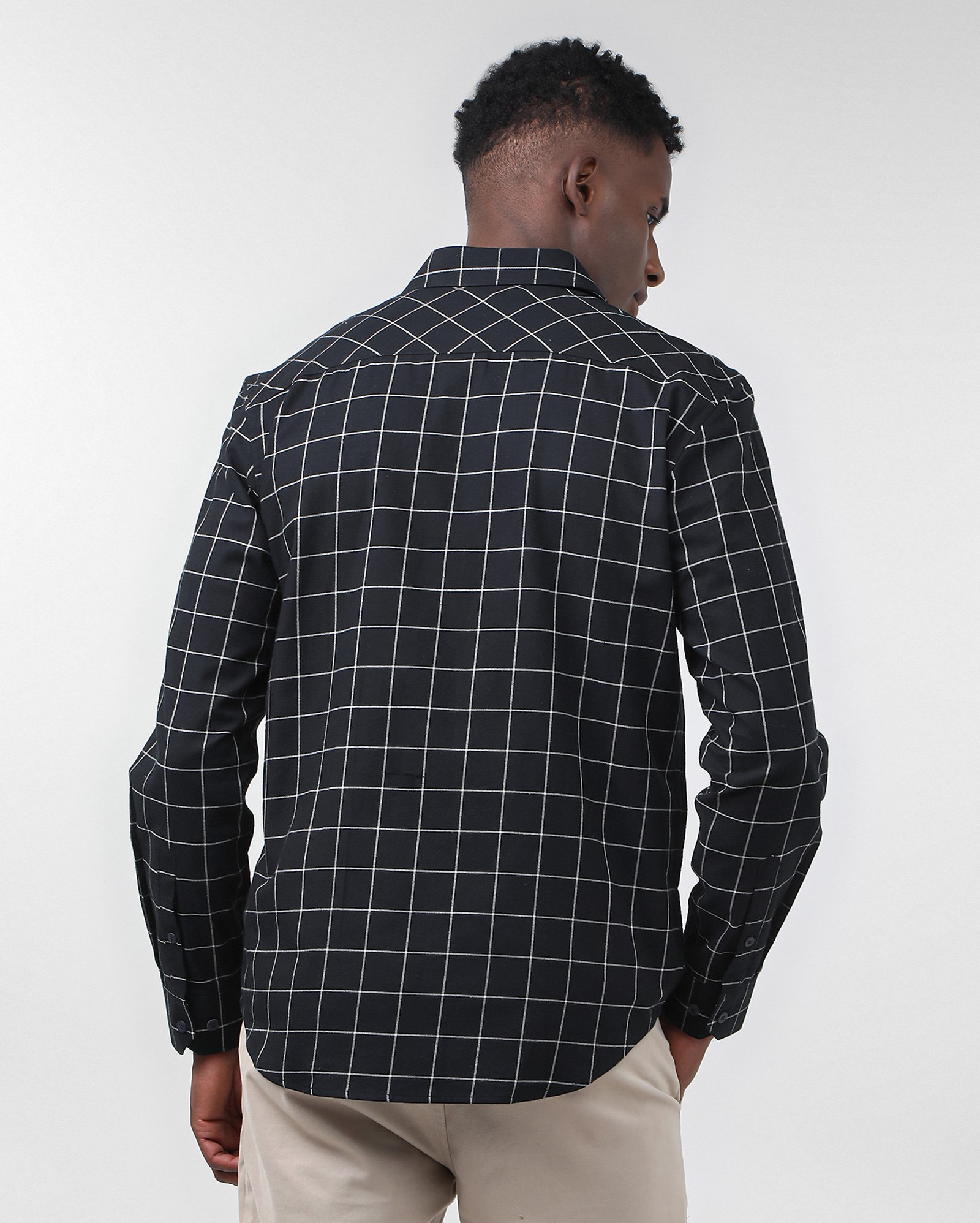 Camisa masculina slim estampa xadrez preta — foto 2