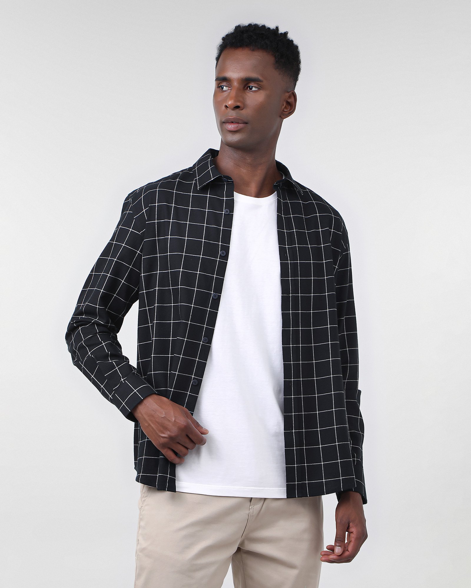 Camisa masculina slim estampa xadrez preta