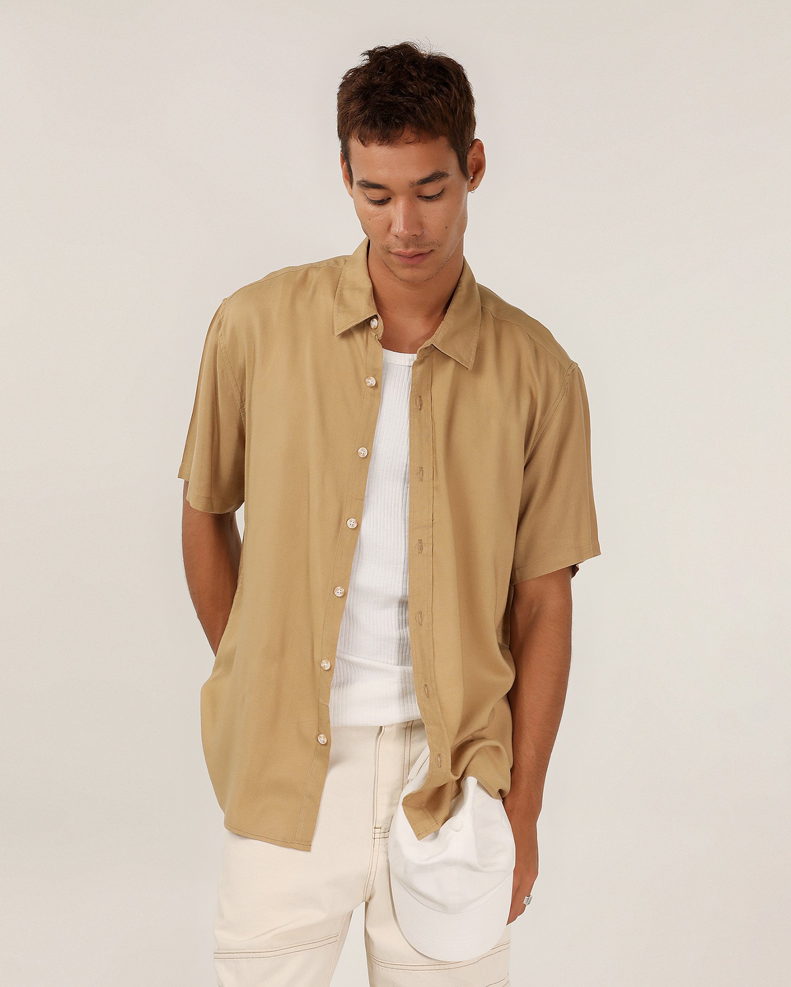 Camisa masculina regular em viscolinho - Bege Escuro