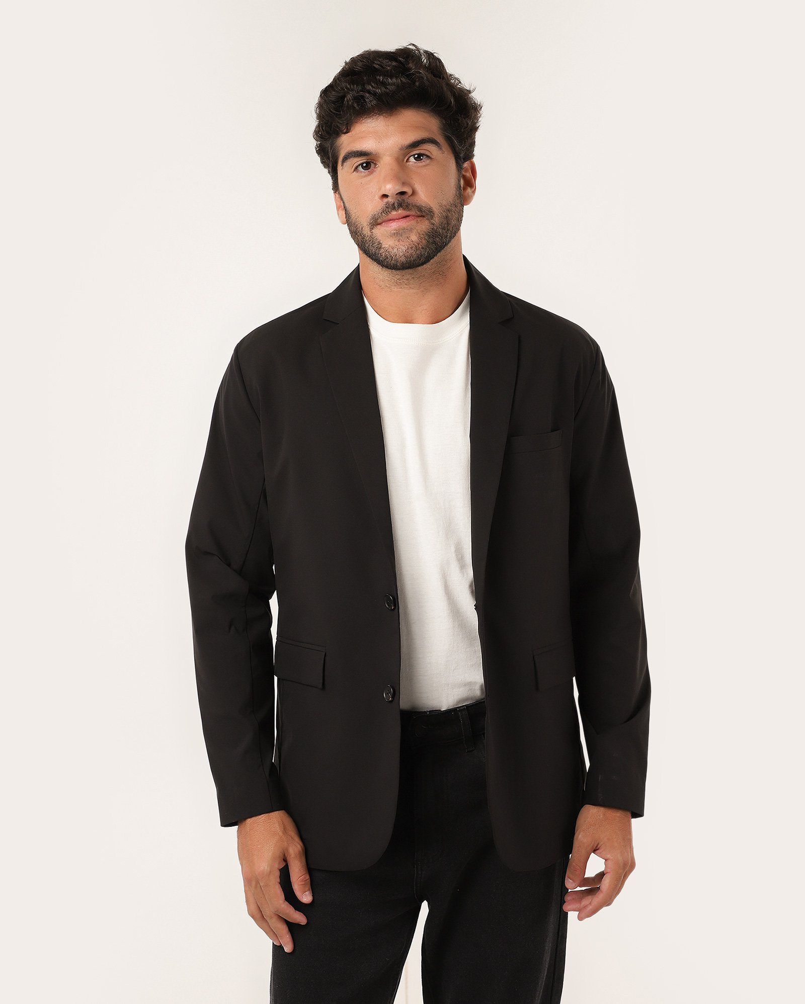 Blazer masculino acinturado com bolsos decorativos preto