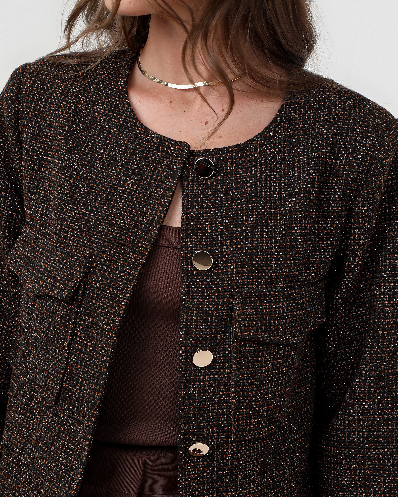 Casaco feminino em tweed bolsos frontais marrom — foto 6
