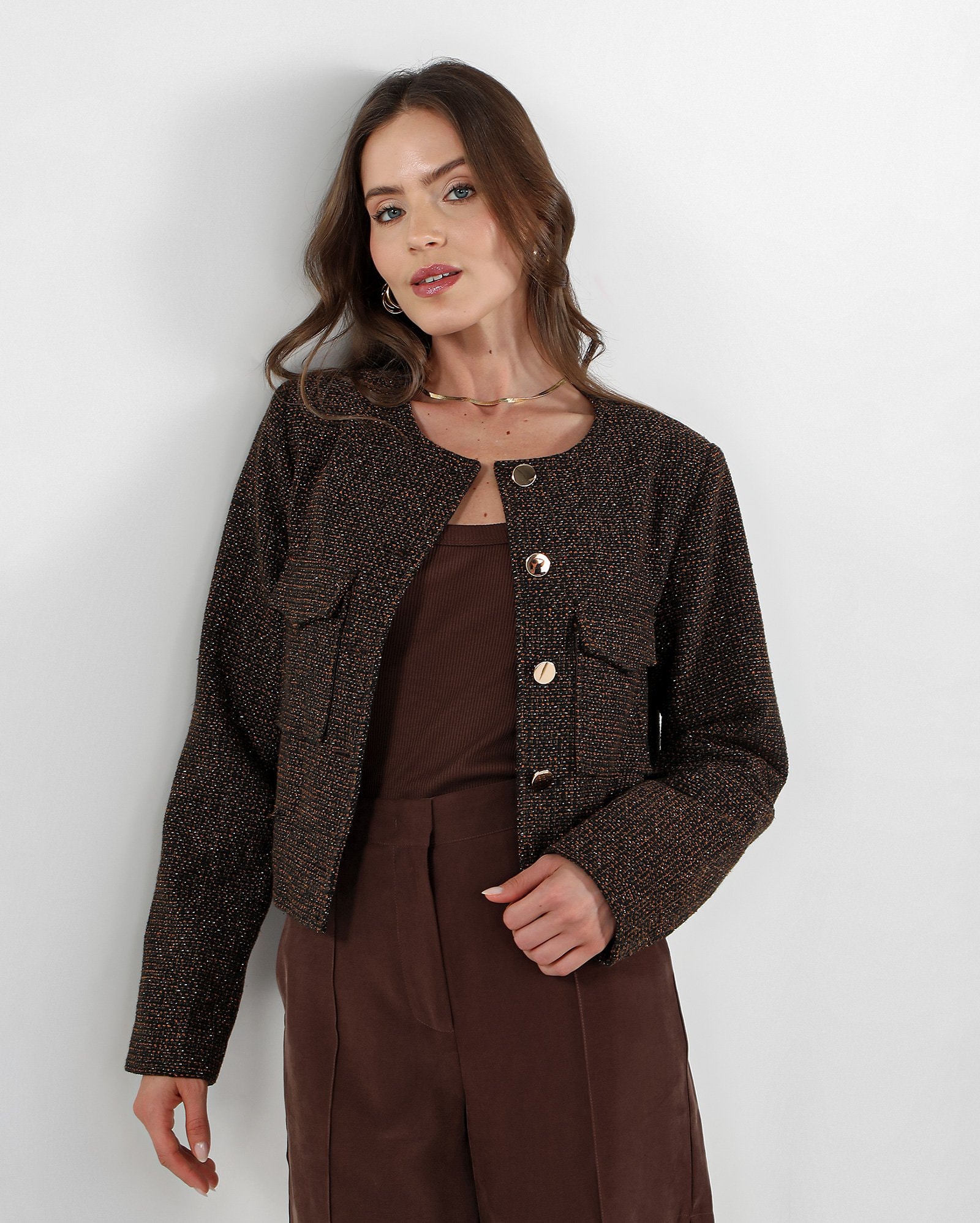 Casaco feminino em tweed bolsos frontais marrom