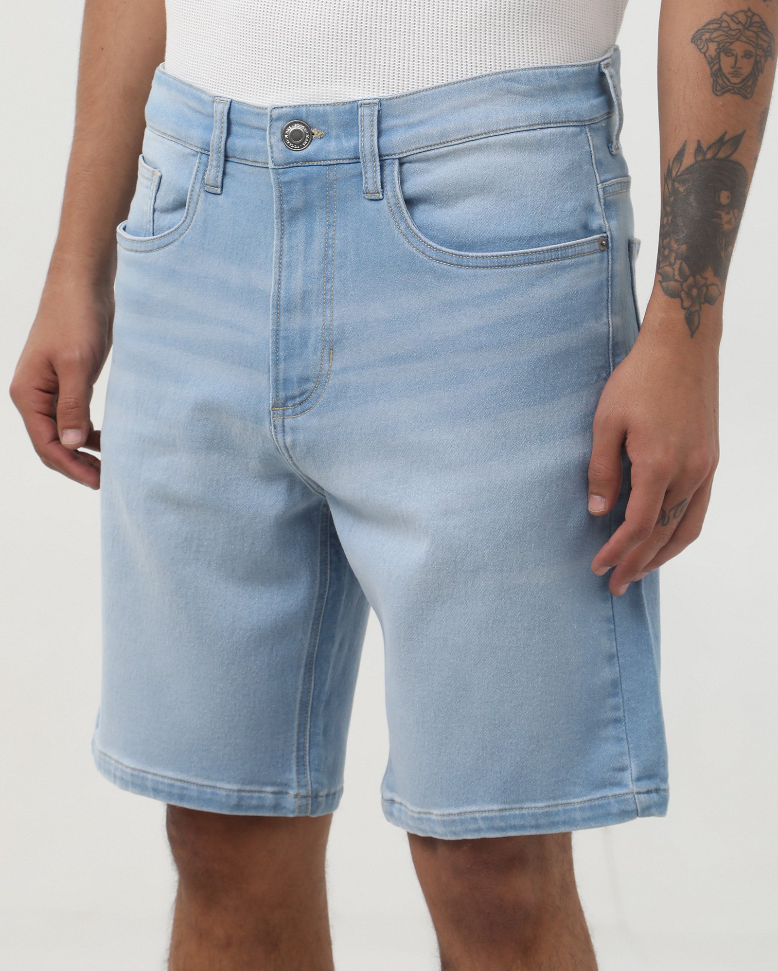 Bermuda jeans masculina reta estonada denim claro | Pool Jeans