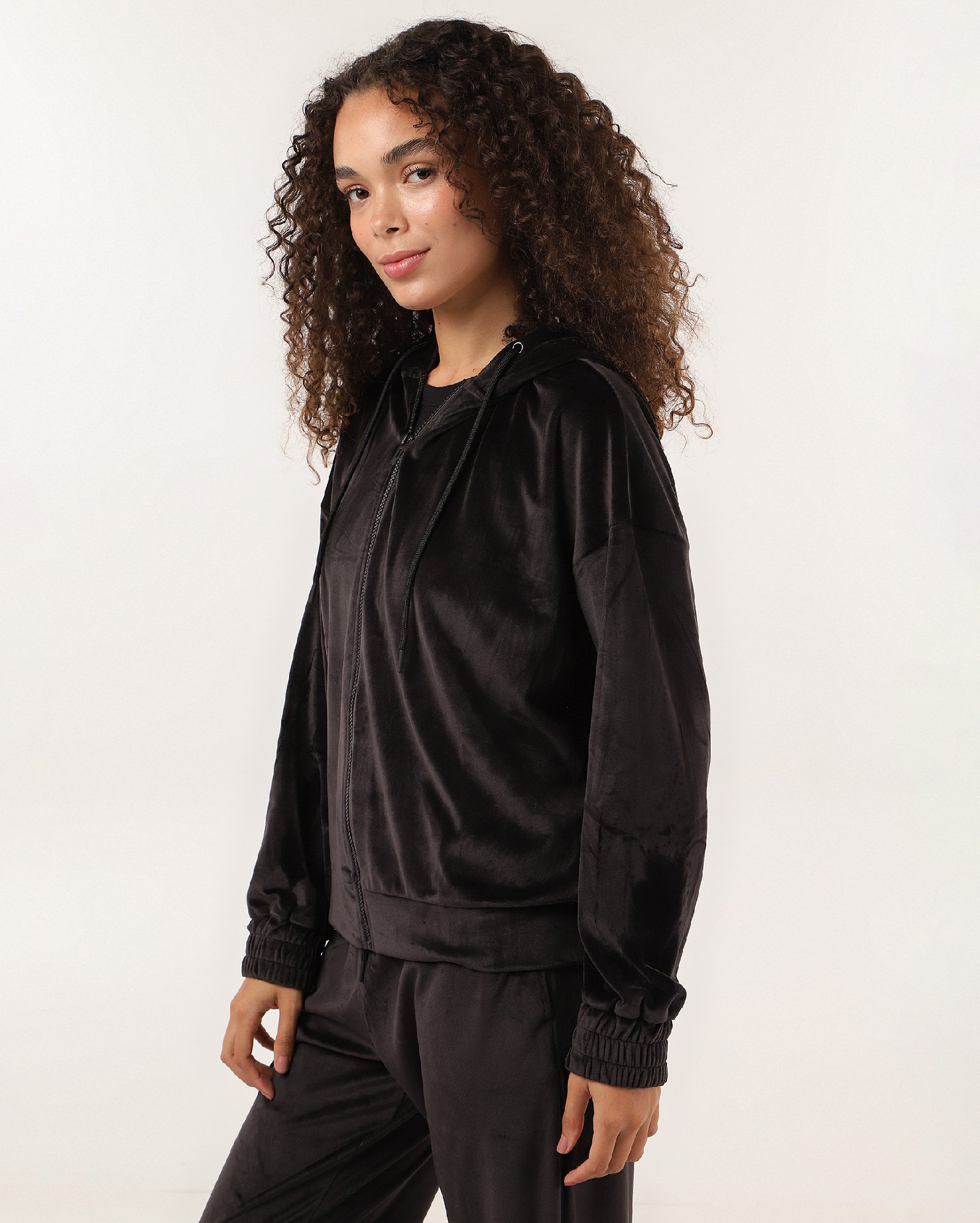 Blusa de moletom feminina com capuz Zoe veludo preta | Pool Basics