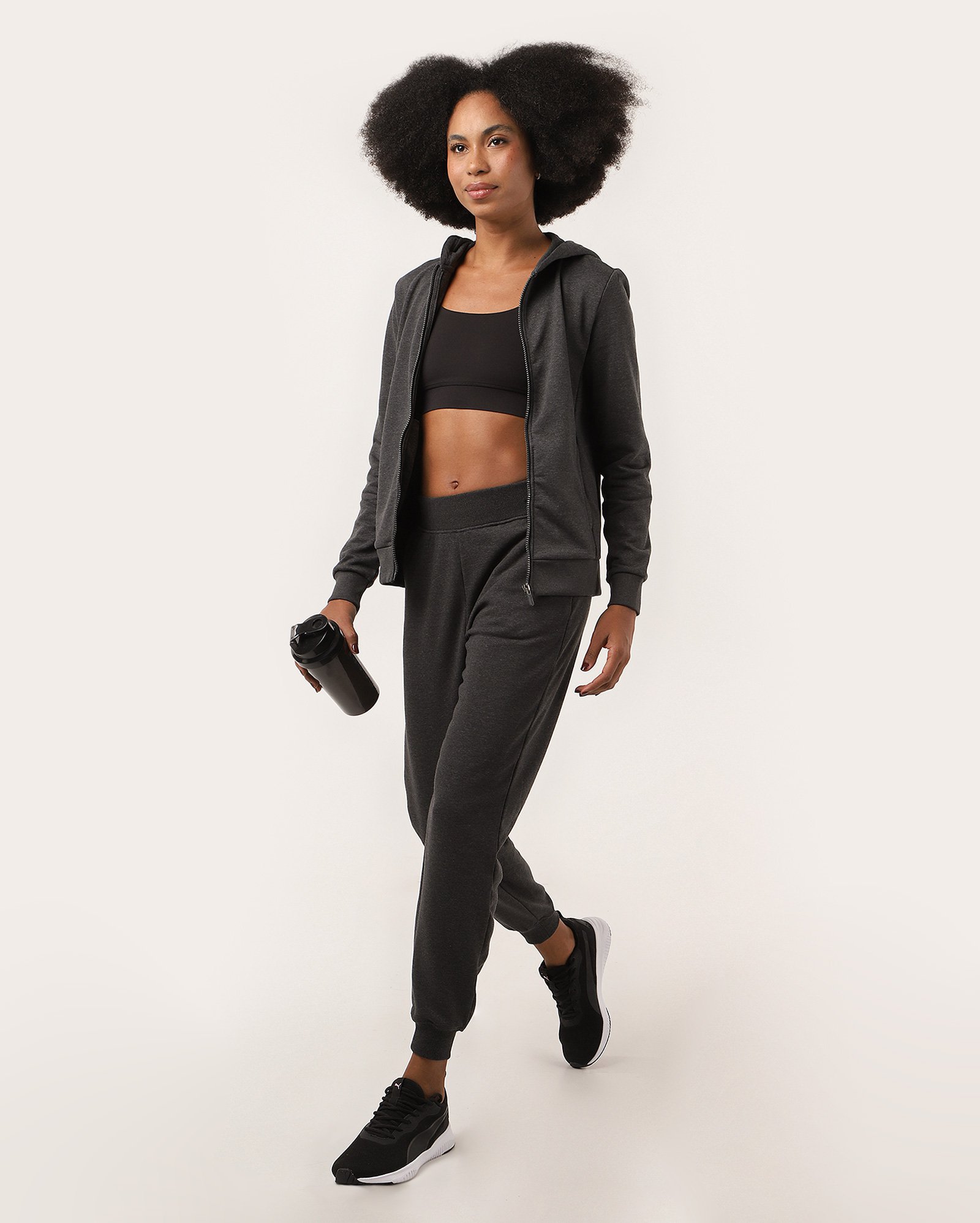 Calça de moletom feminina jogger com felpa cinza | BodyWork by Riachuelo