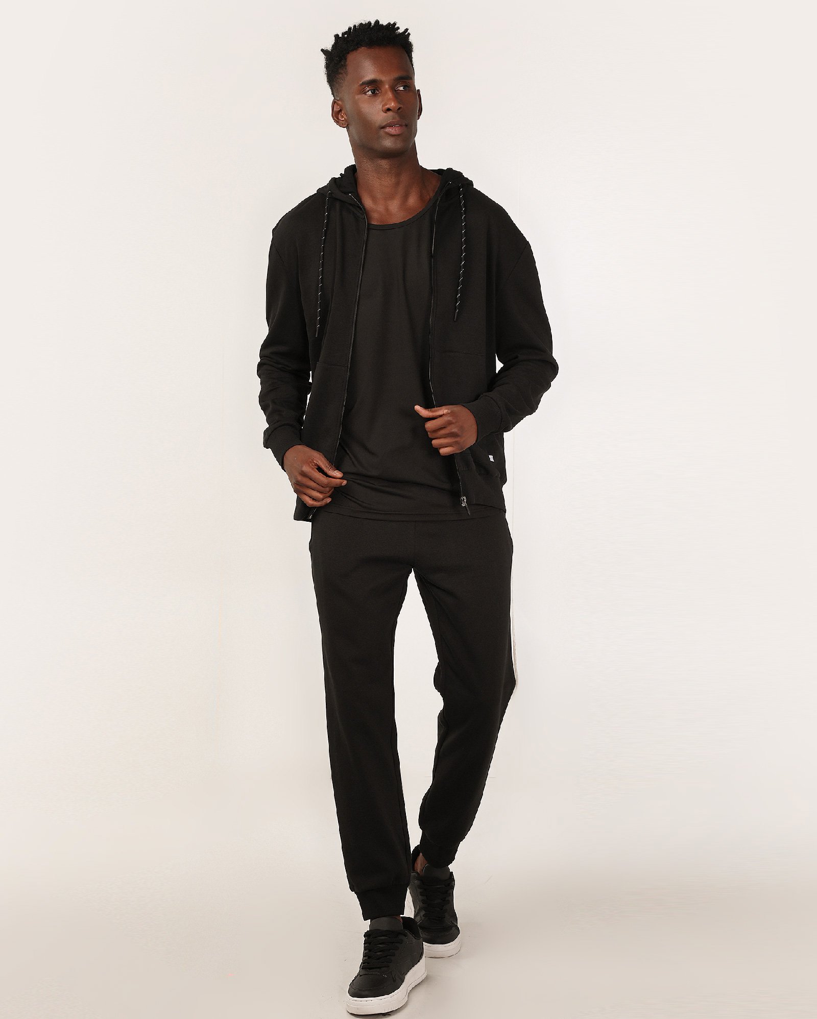 Calça de moletom esportiva masculina com com bolso zíper e felpa - Preto | BodyWork by Riachuelo