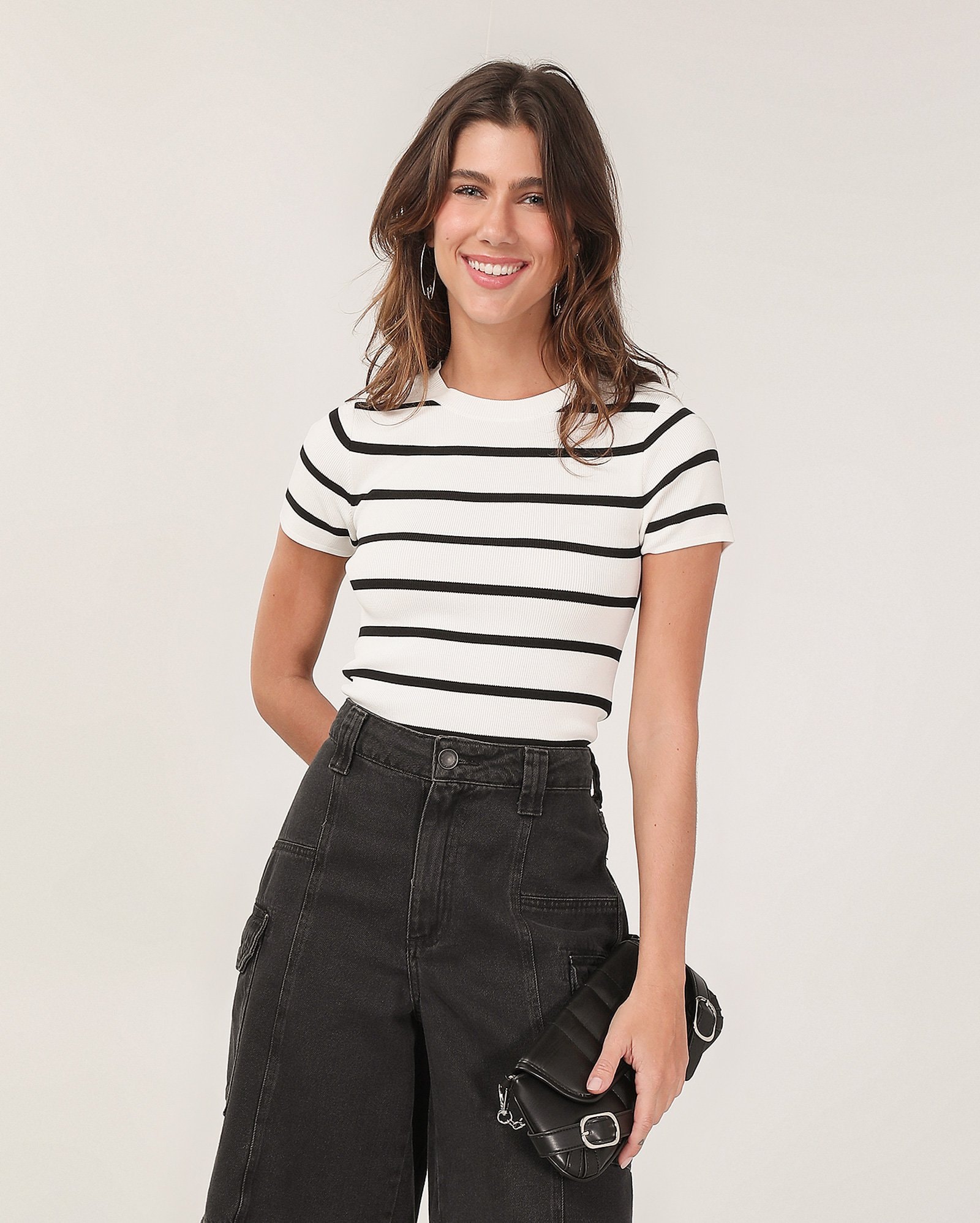 Camiseta feminina em malha canelada listrada - Branco | Pool Basics