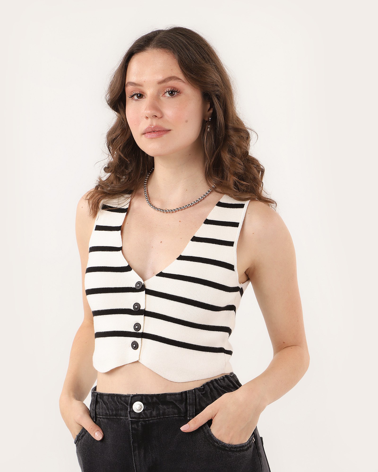 Colete cropped em viscose com botões - Branco