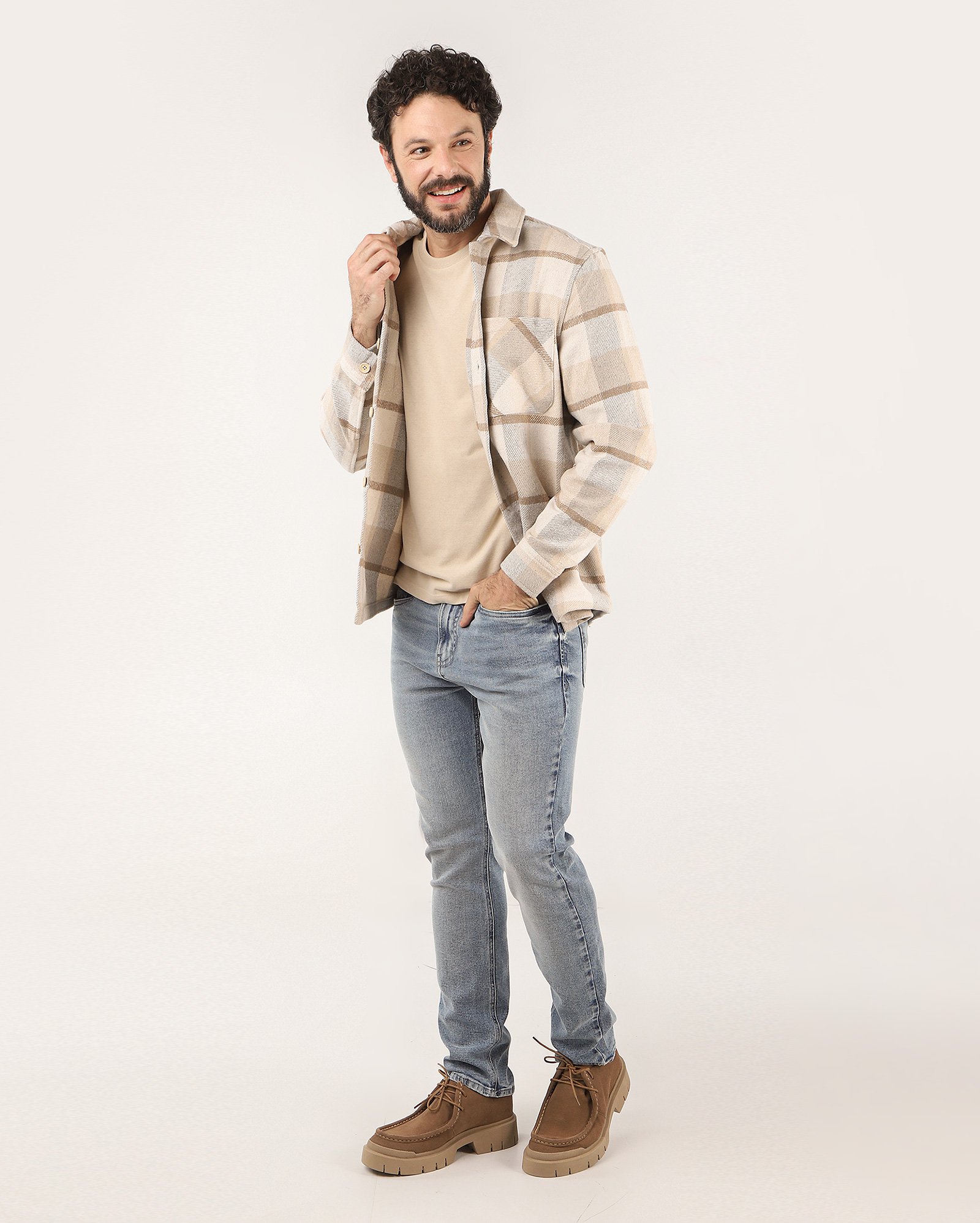 Overshirt masculina flanelada com bolso xadrez bege | Pool
