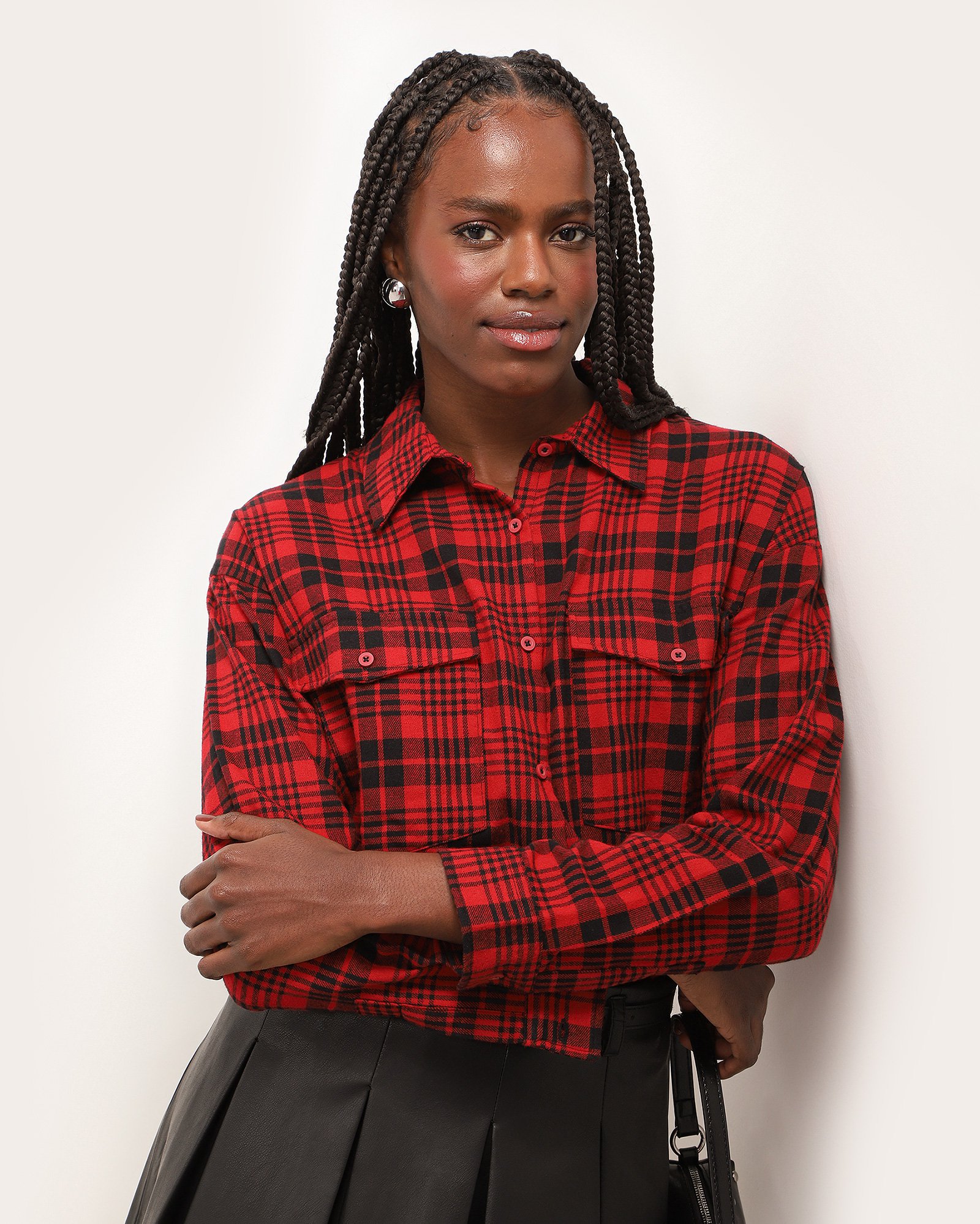 Camisa feminina overshirt xadrez tartan com 2 bolsos preta - Vermelho Terracota | Pool