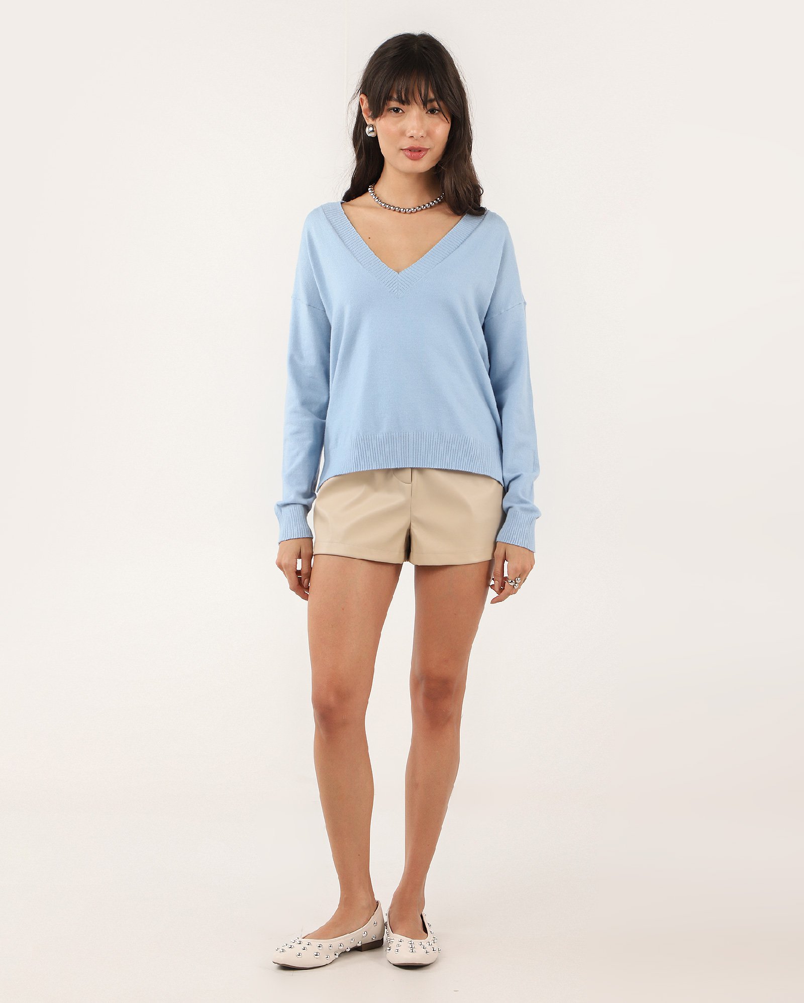 Suéter feminino tricot decote V Martina - Azul Claro | Pool Basics