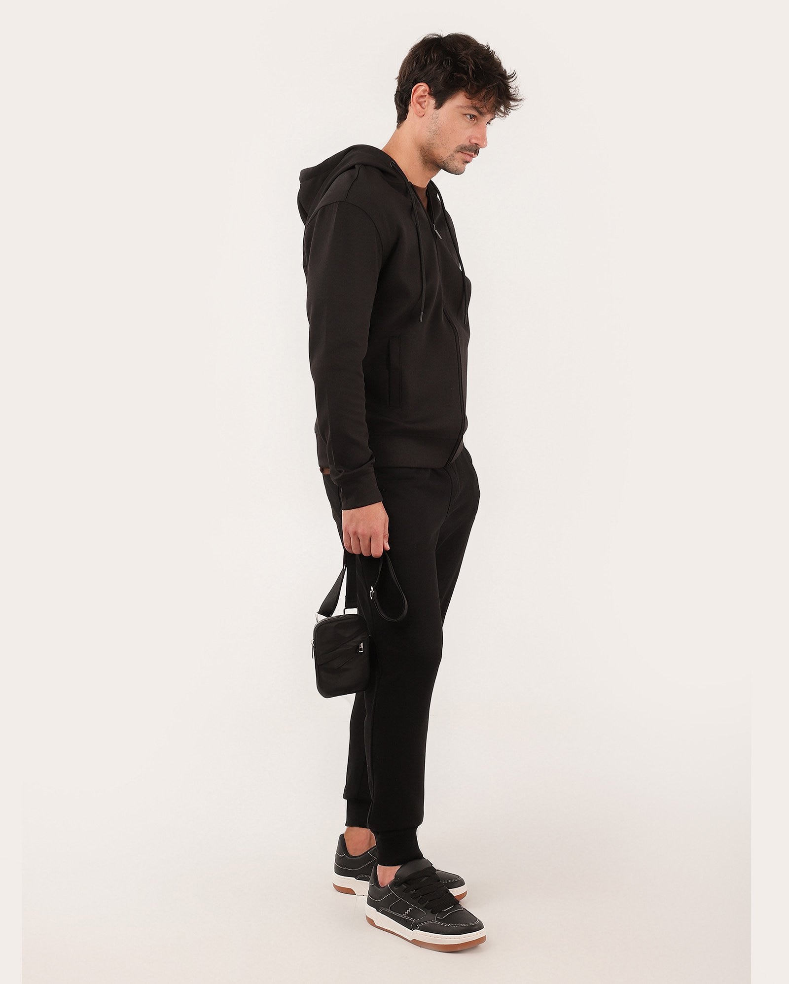 Calça de moletom masculina jogger cós elástico e amarração preta | Pool Basics