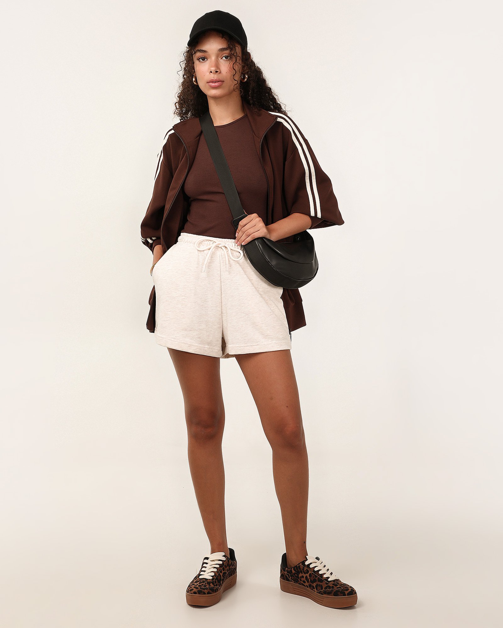 Short de moletom feminino com cordão off-white | Pool Basics