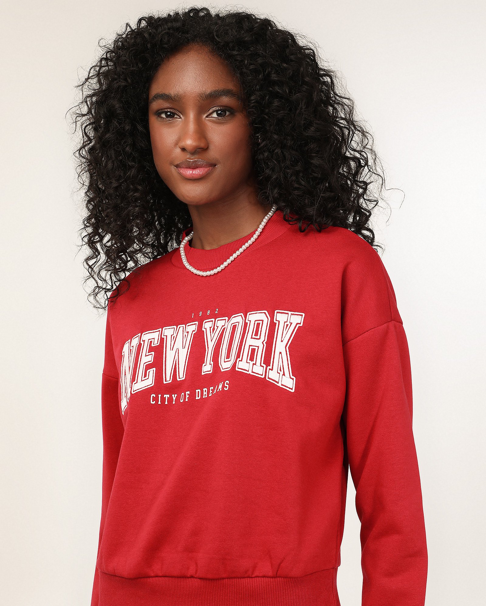 Blusa de moletom feminina com felpa New York vermelha | Pool — foto 3