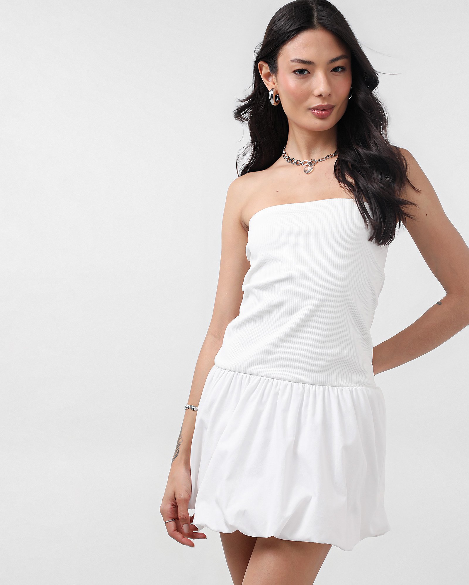 Vestido curto balonê sem alça branco | Pool — foto 6