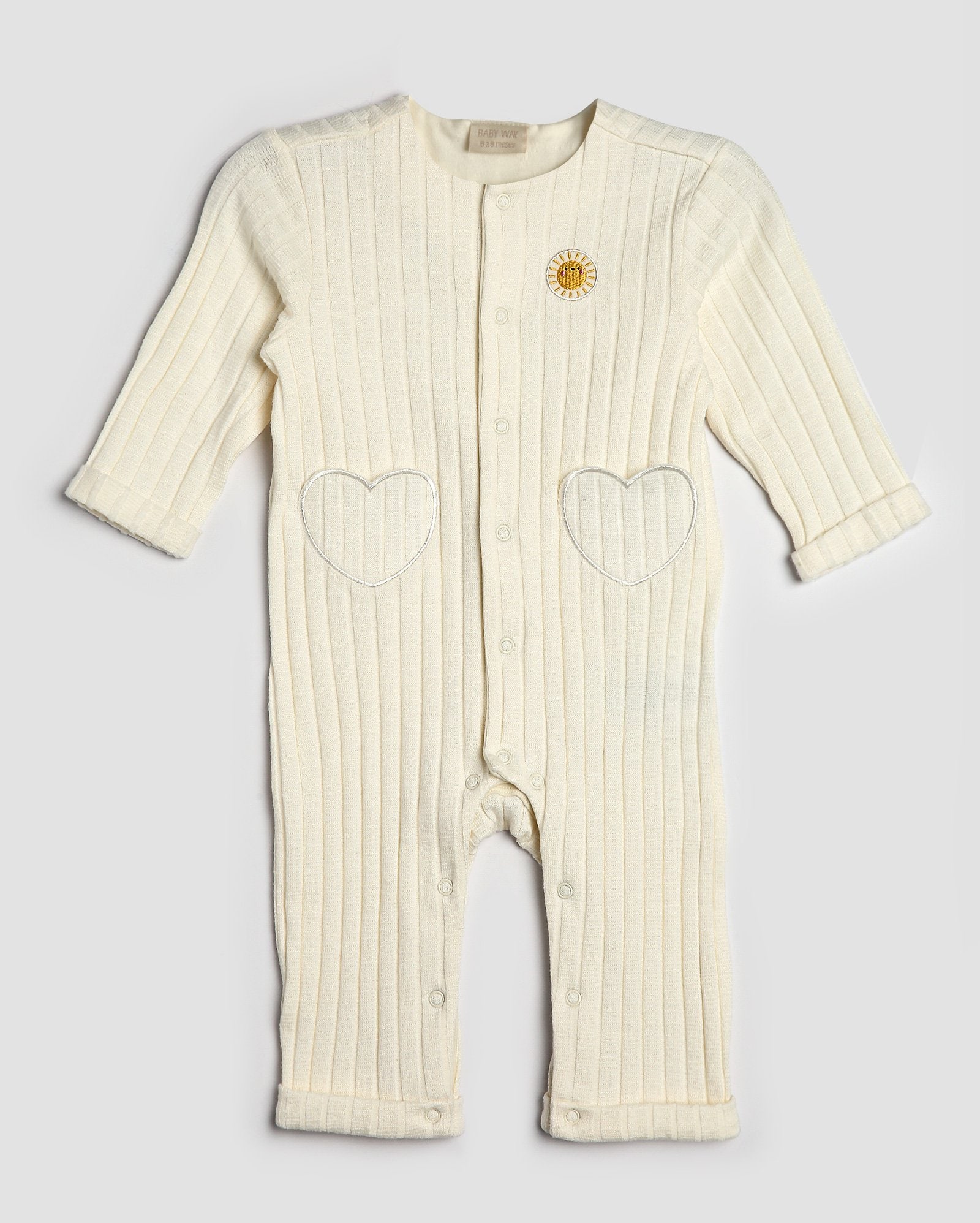 Macacão bebê canelado bolsos corações bege