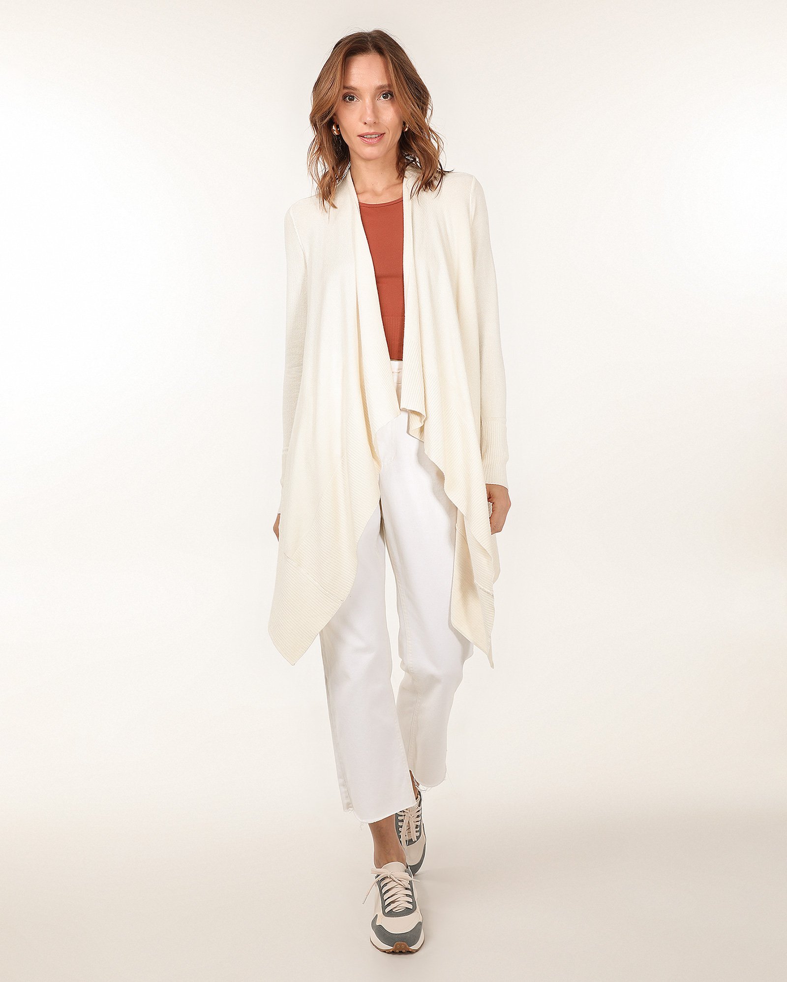 Cardigan feminino em tricot aberto com ponta - Bege Claro | AK by Riachuelo