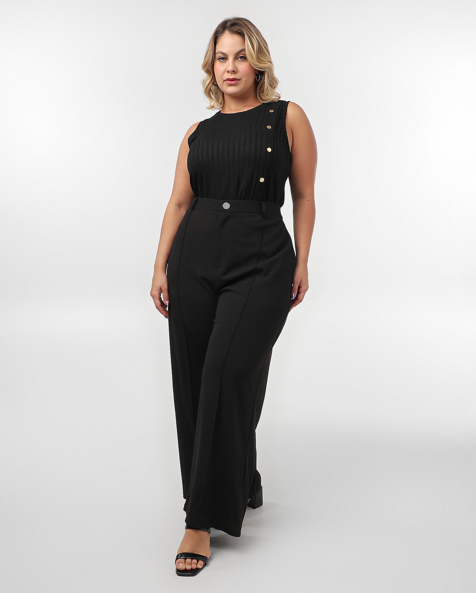 Calça plus size feminina reta com nervuras preta | AK Plus by Riachuelo