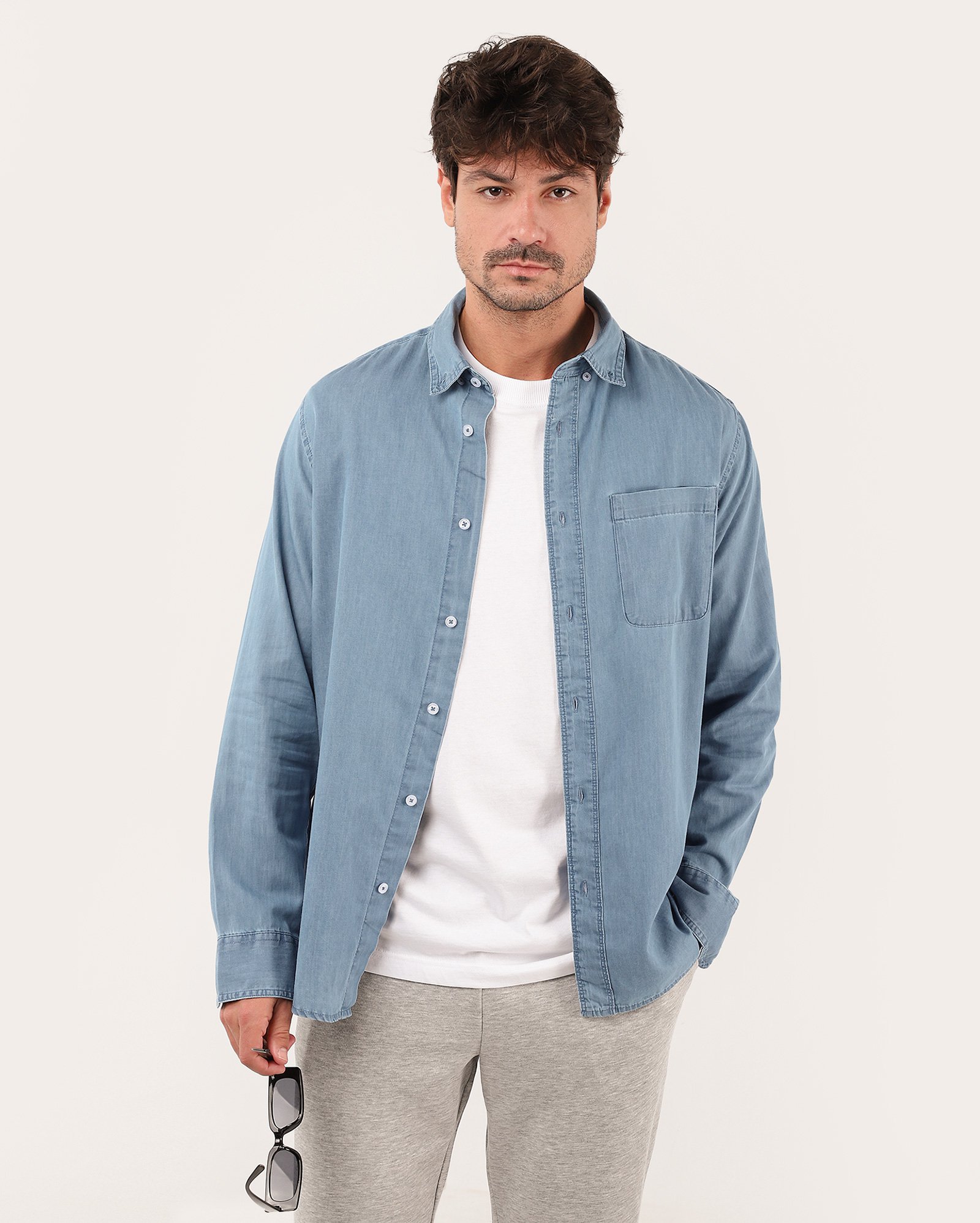 Camisa jeans masculina manga longa com bolso denim claro | Pool Jeans