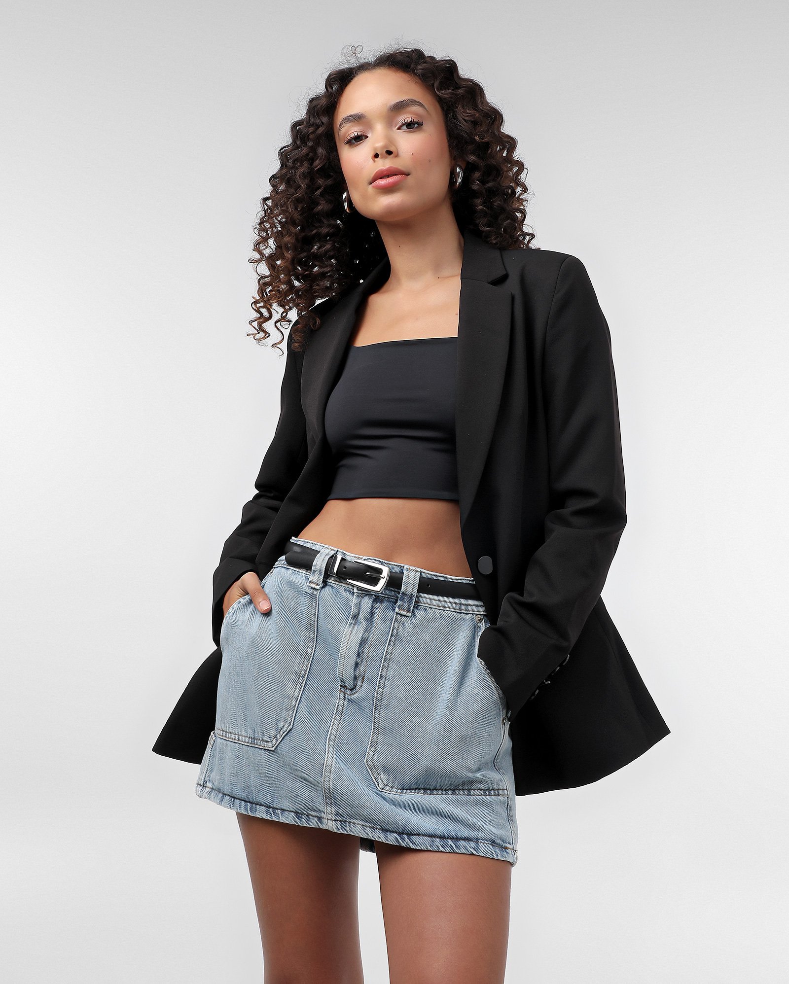 Mini saia jeans estonada com bolso pesontado denim médio - Jeans Médio | Pool Jeans