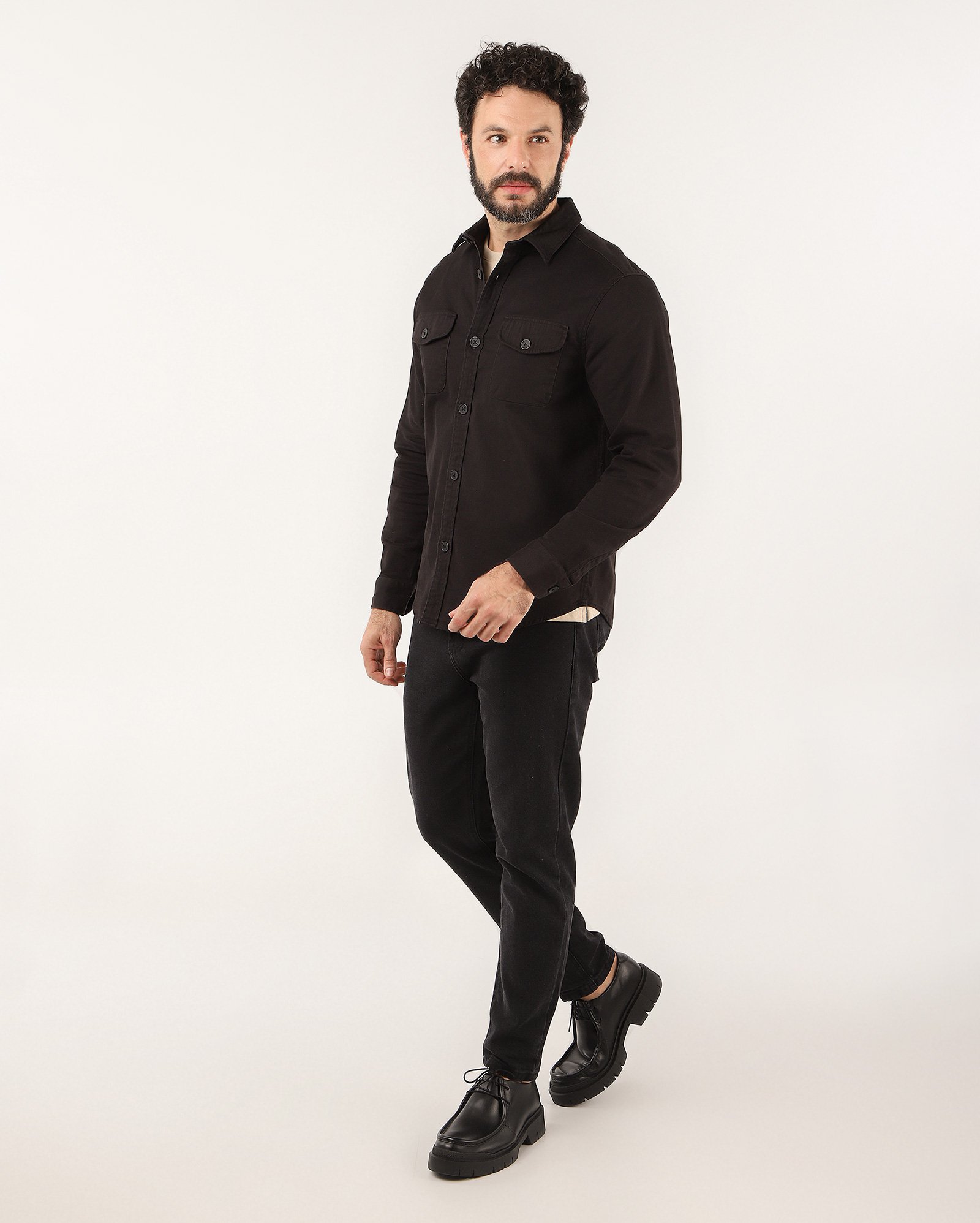 Overshirt masculina regular manga longa com bolsos - Preto | Original