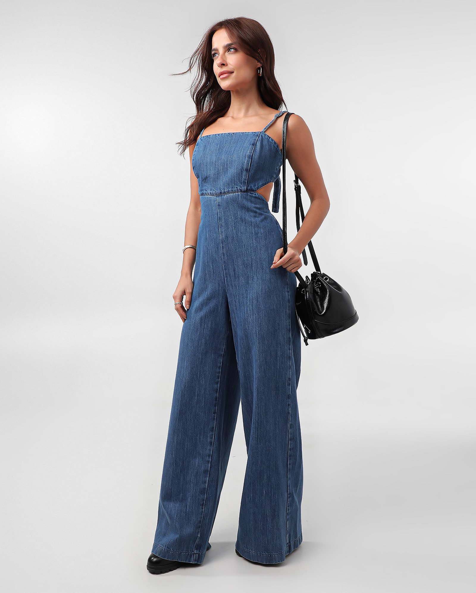 Macacão jeans feminino com amarração posterior denim escuro | Pool Jeans