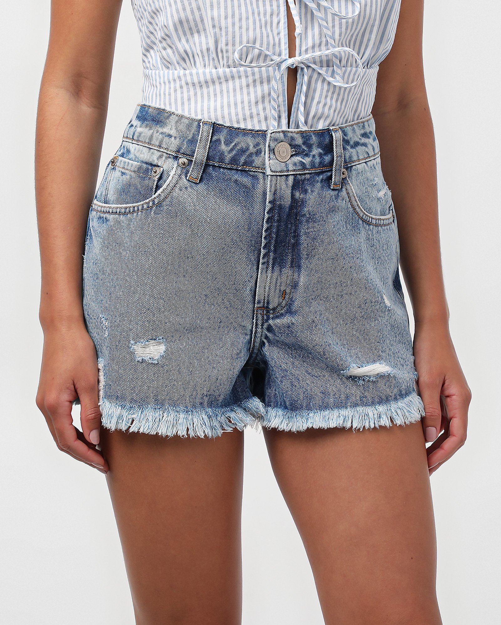Short jeans feminino mom cintura alta puídos branco - Jeans Médio | Pool Jeans