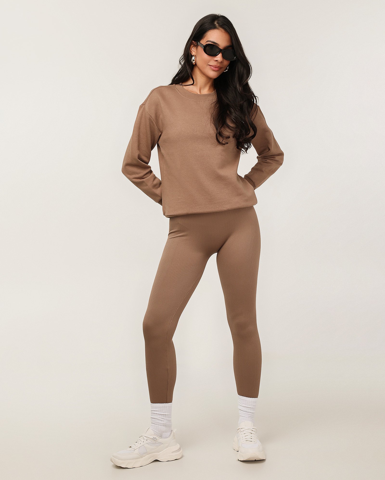 Blusa de moletom feminina gola careca com felpa lisa - Marrom Claro | Pool Basics