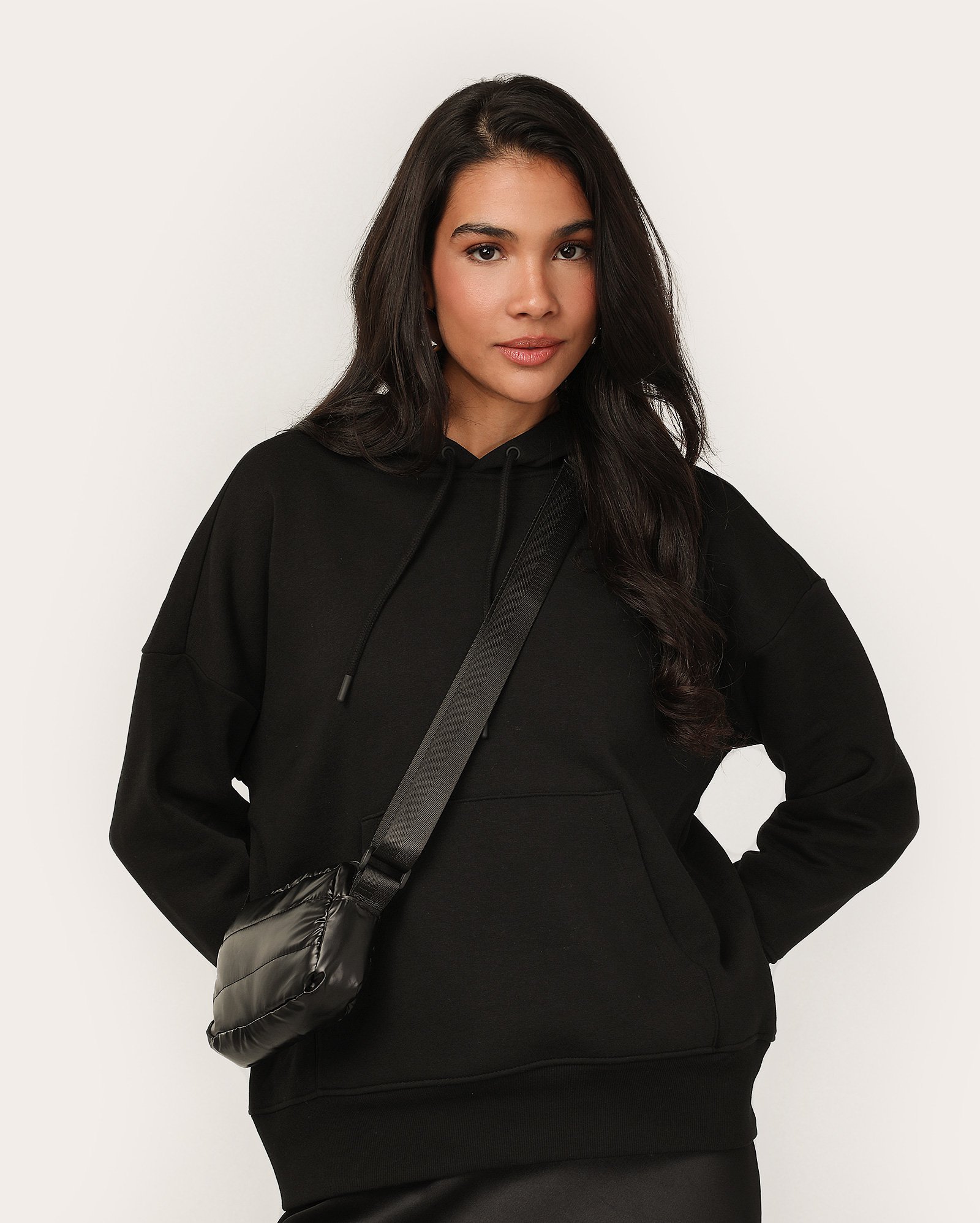 Blusa de moletom feminina canguru com felpa e capuz lisa - Preto | Pool Basics