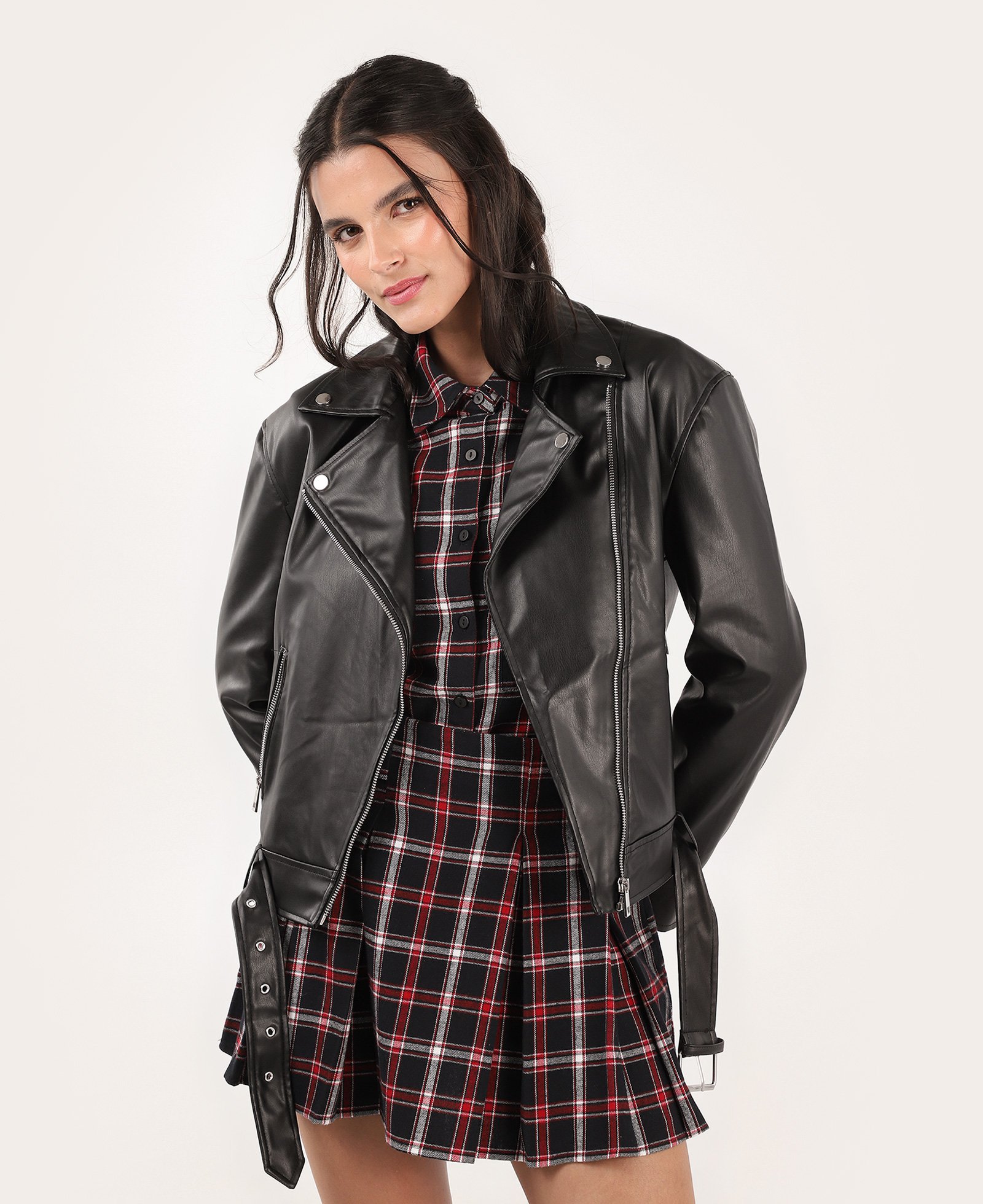 Jaqueta feminina em poliuretano biker com zíper preta | Pool